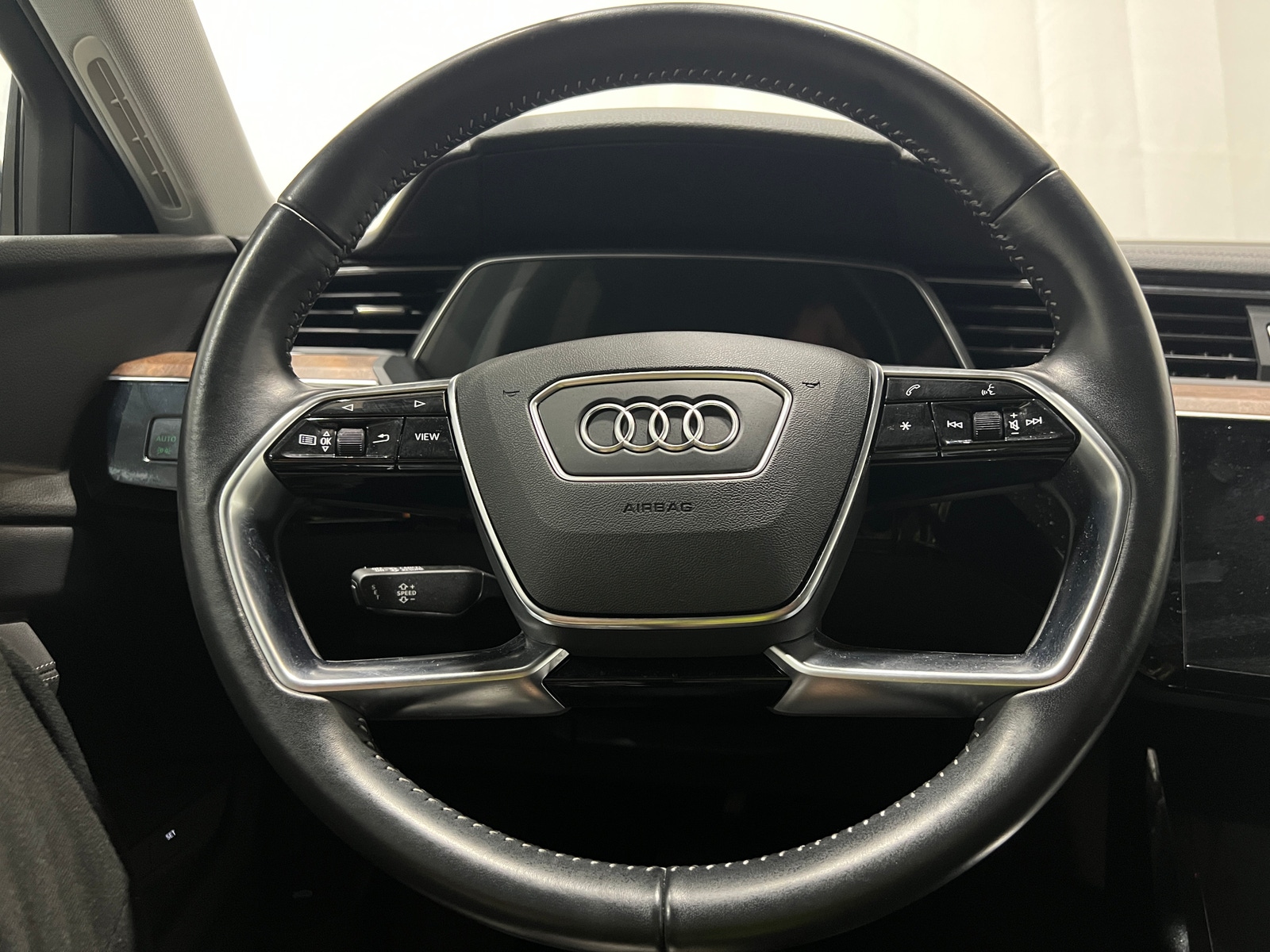Thumbnail: 2019 Audi e-tron - 4