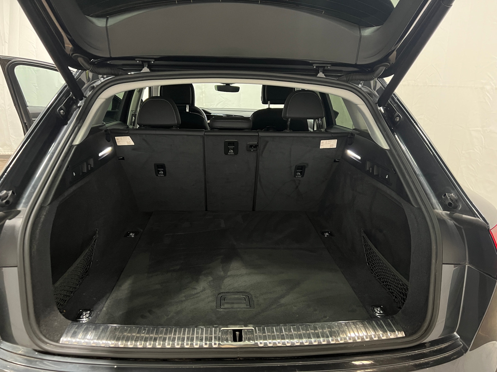 Thumbnail: 2019 Audi e-tron - 6