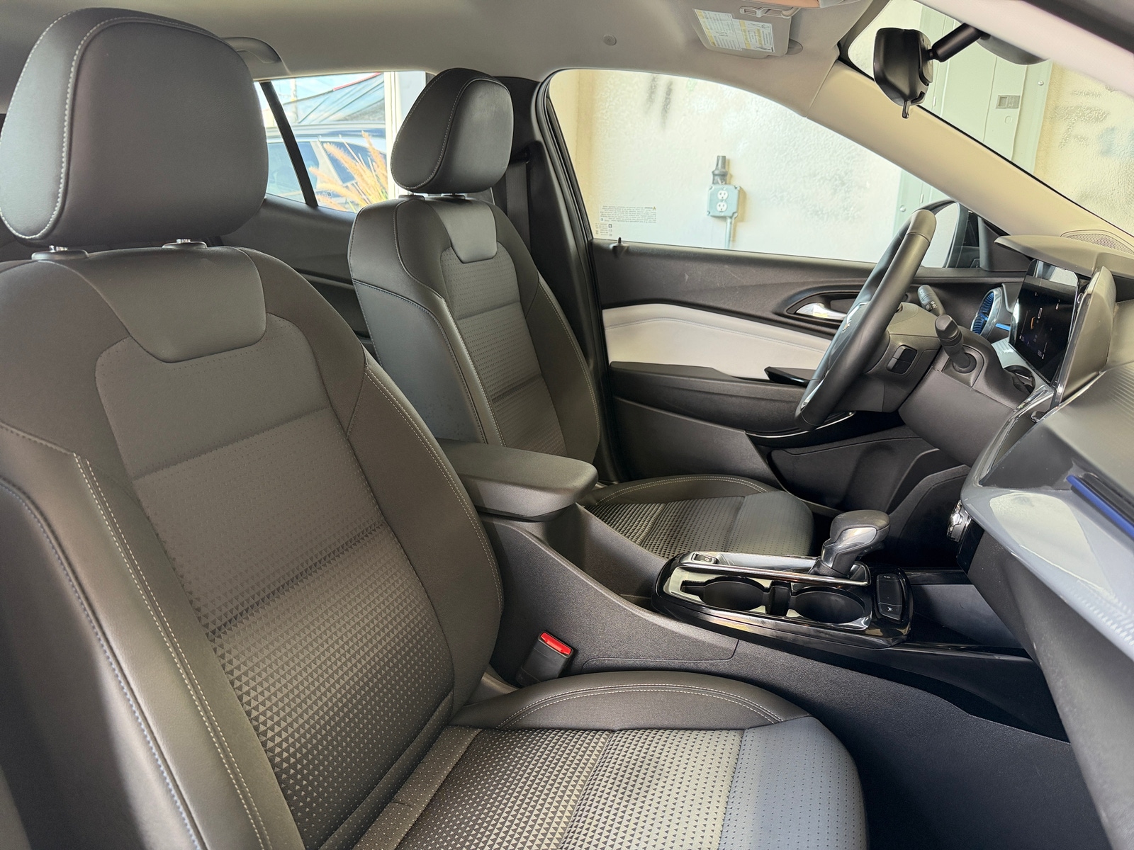 Thumbnail: 2025 Chevrolet Trax - 2