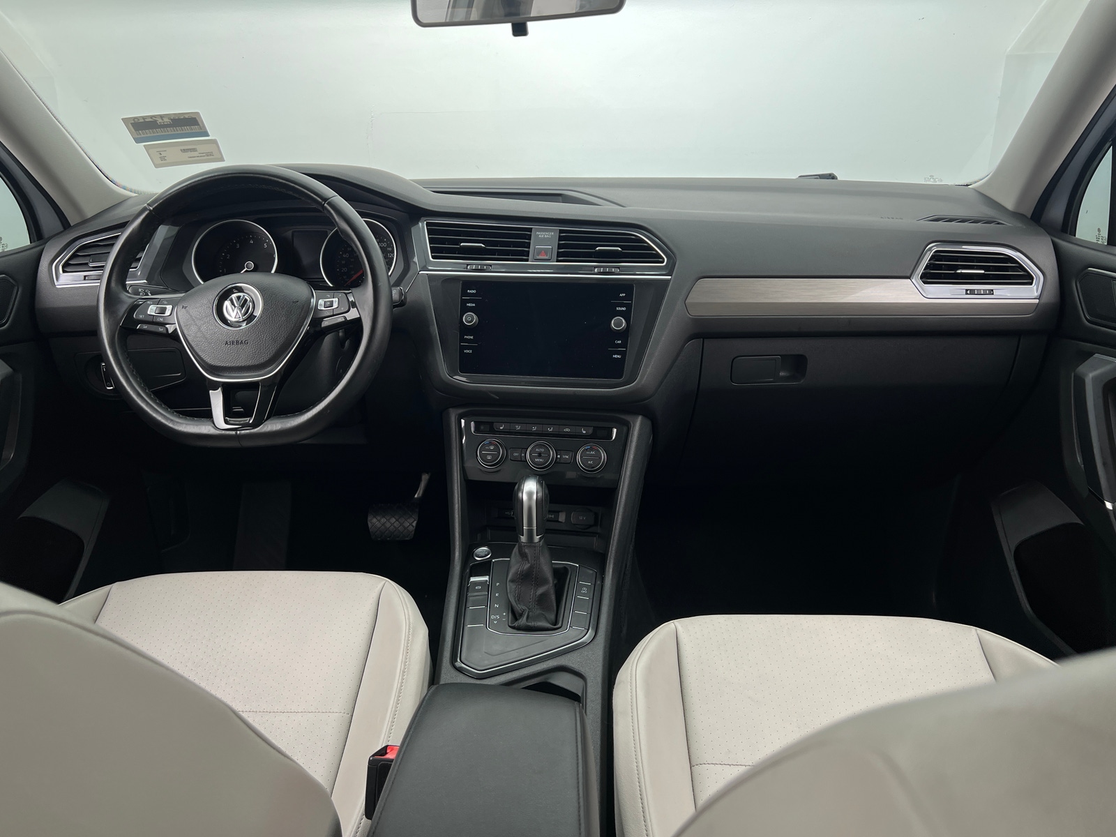 Thumbnail: 2018 Volkswagen Tiguan - 2