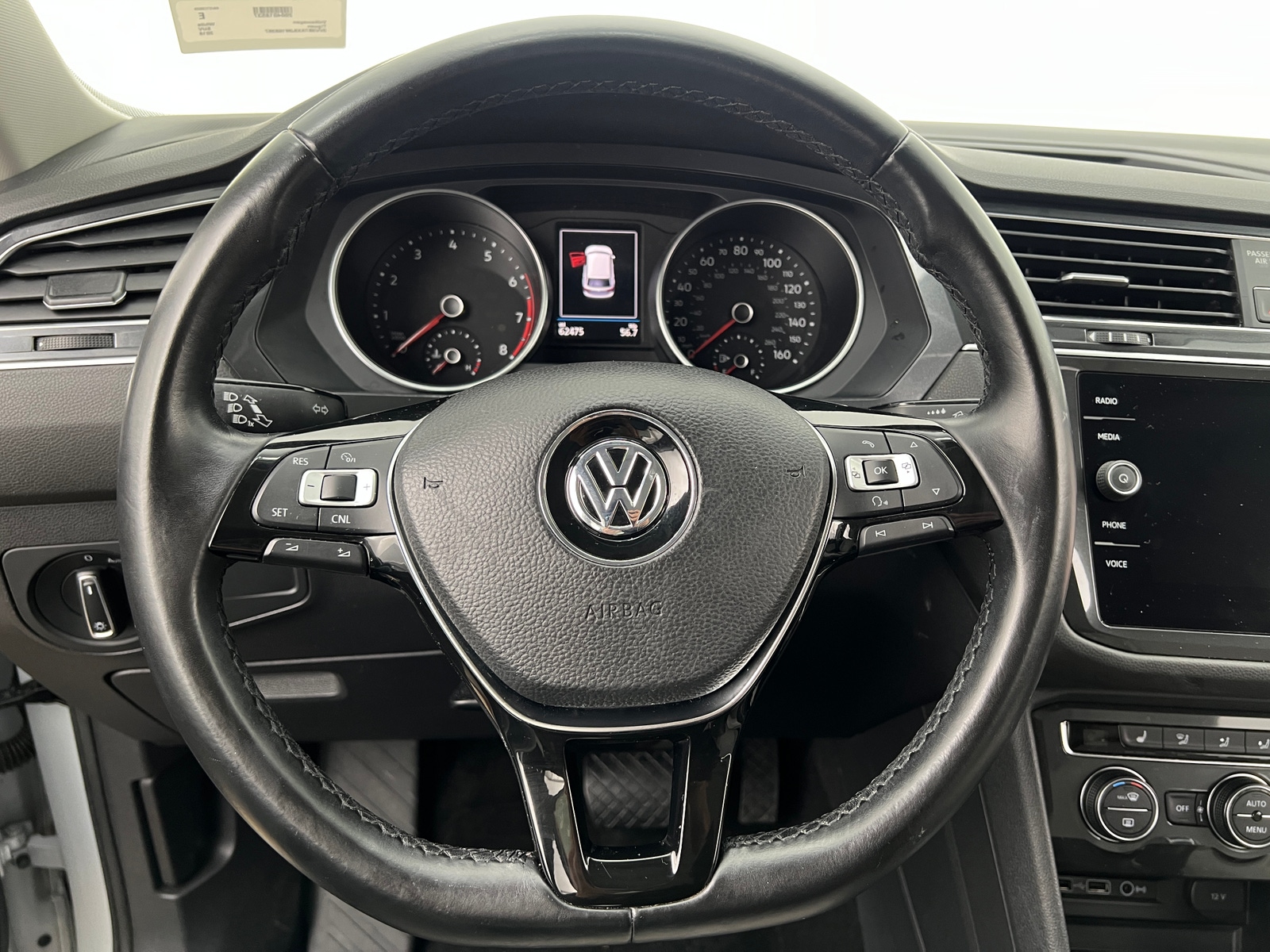 Thumbnail: 2018 Volkswagen Tiguan - 4