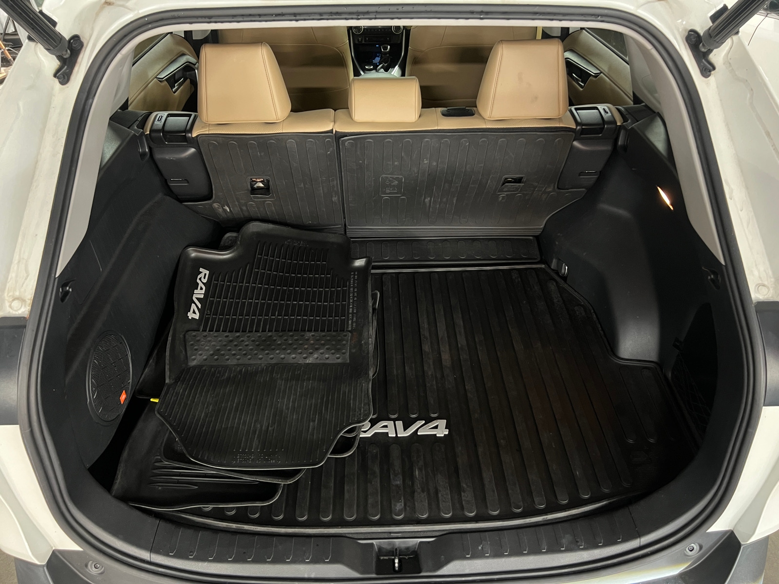 Thumbnail: 2019 Toyota RAV4 - 6