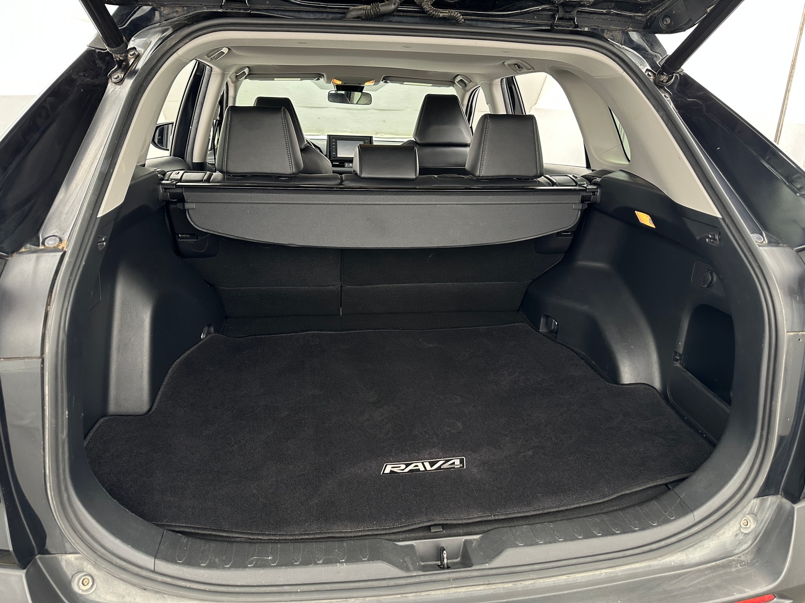 Thumbnail: 2019 Toyota RAV4 - 6