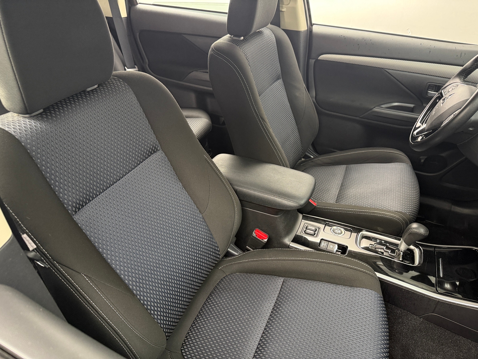 Thumbnail: 2018 Mitsubishi Outlander - 2