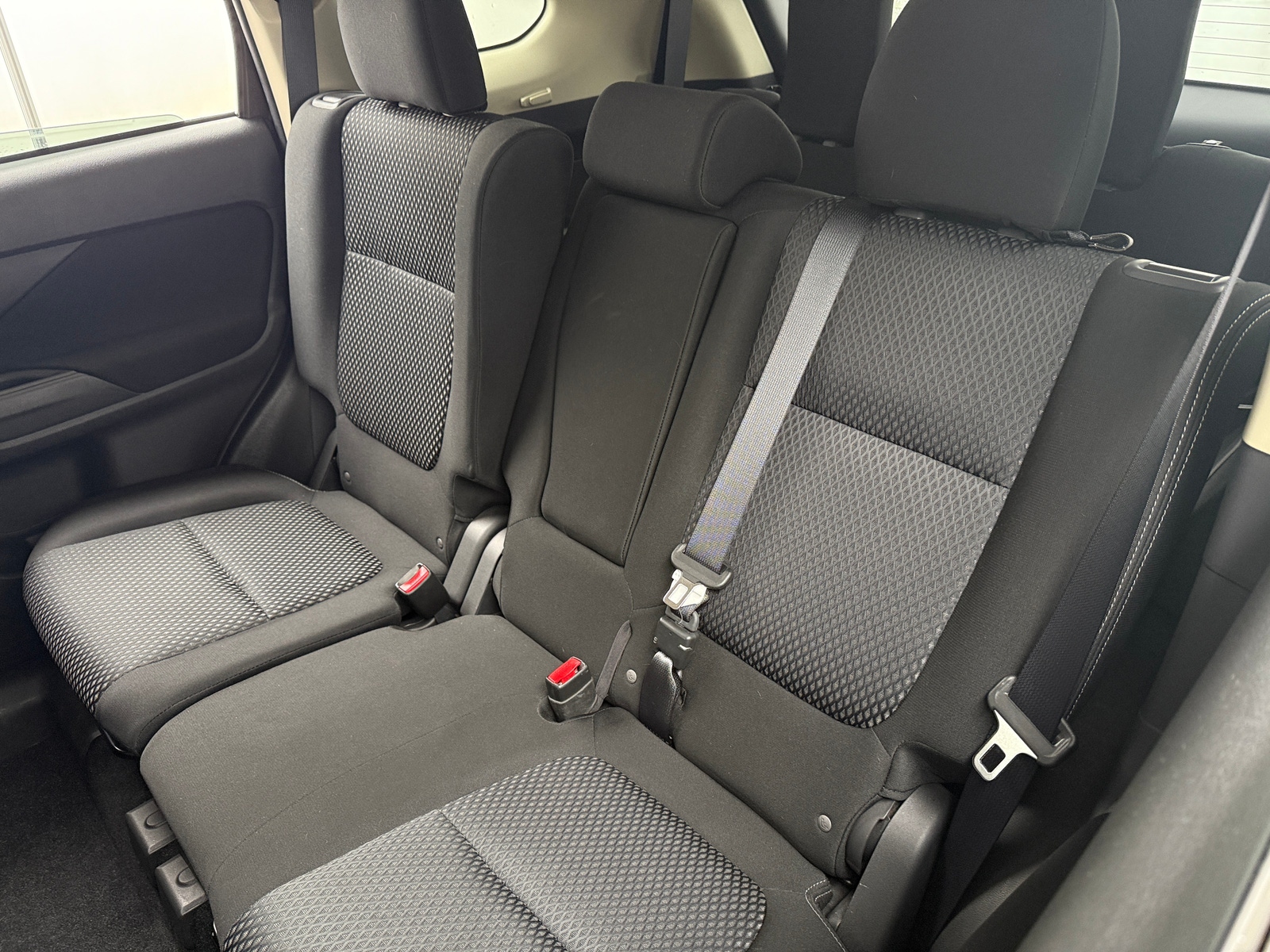 Thumbnail: 2018 Mitsubishi Outlander - 6