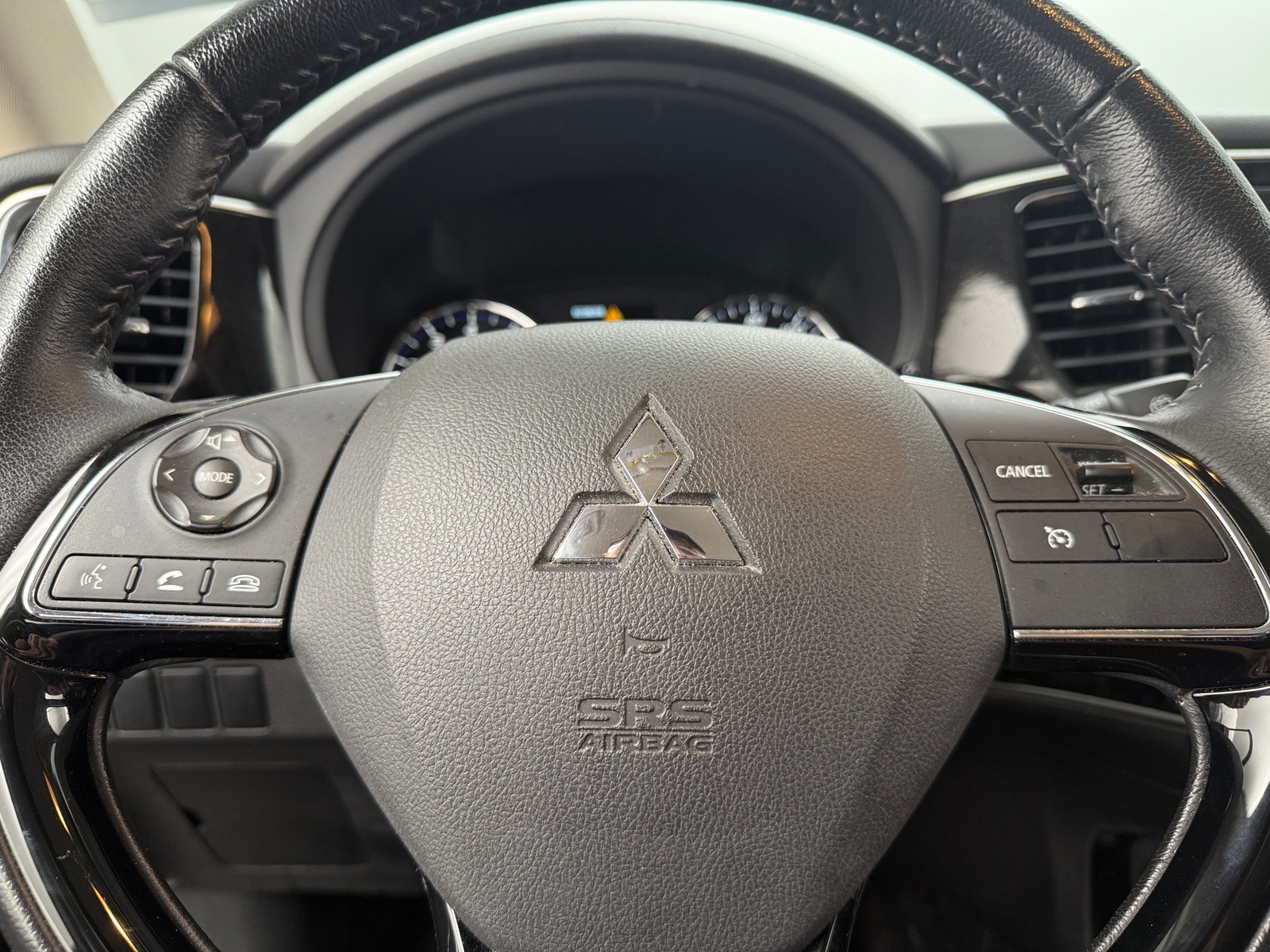 Thumbnail: 2018 Mitsubishi Outlander - 5