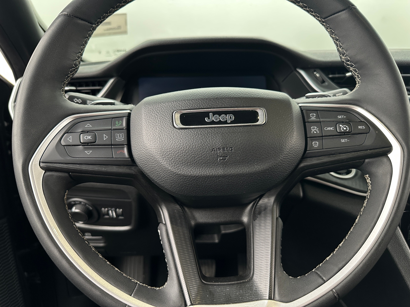 Thumbnail: 2023 Jeep Grand Cherokee L - 5
