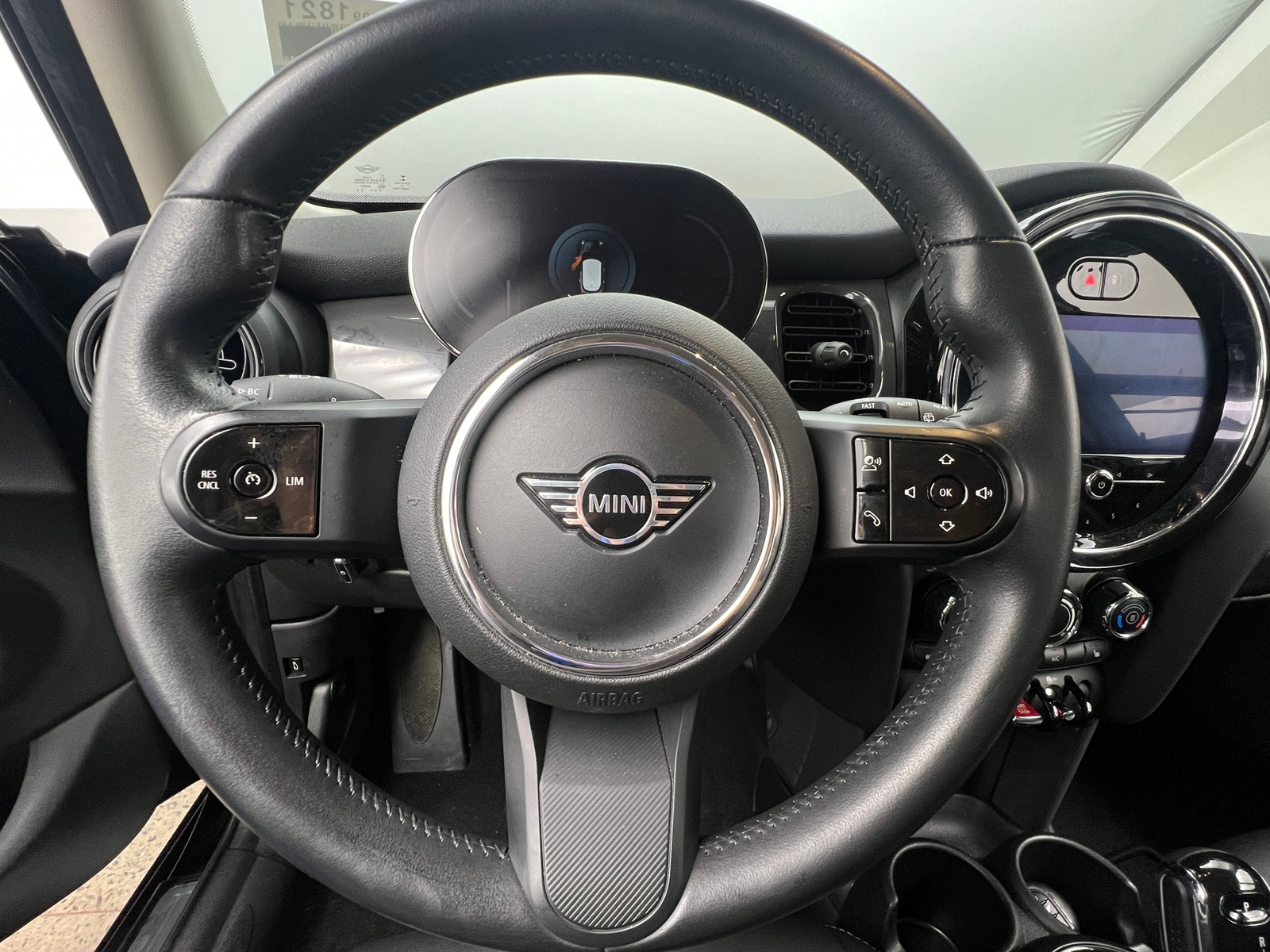 Thumbnail: 2022 MINI Cooper Hardtop - 4
