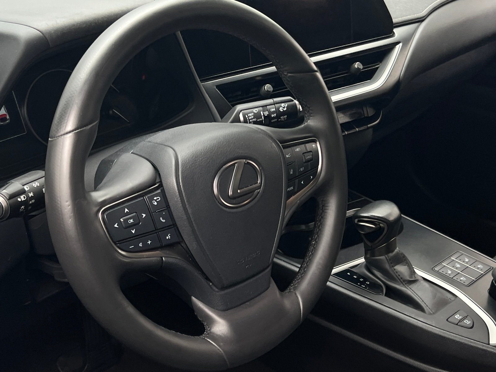Thumbnail: 2024 Lexus UX - 4