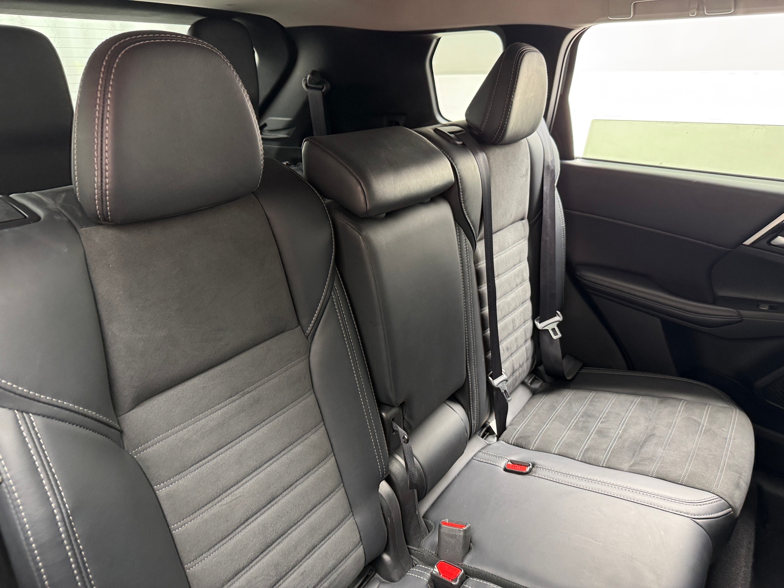 Thumbnail: 2024 Mitsubishi Outlander - 5