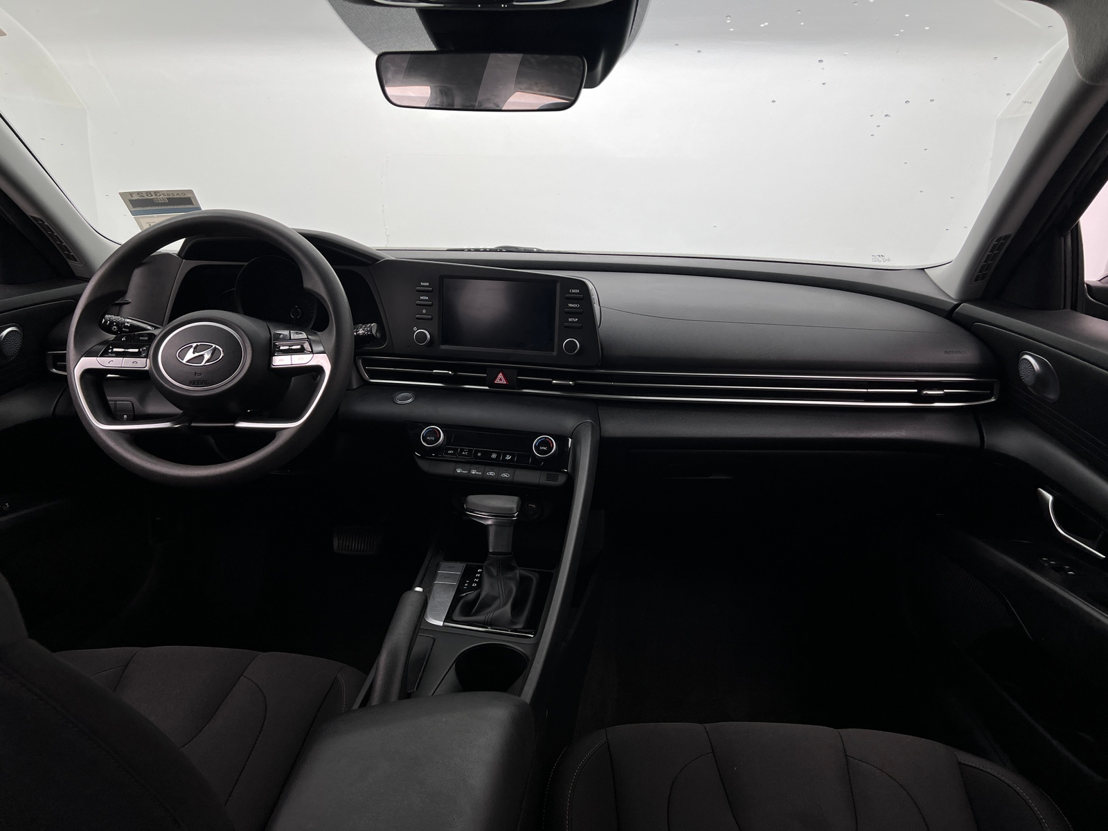 Thumbnail: 2023 Hyundai Elantra - 3