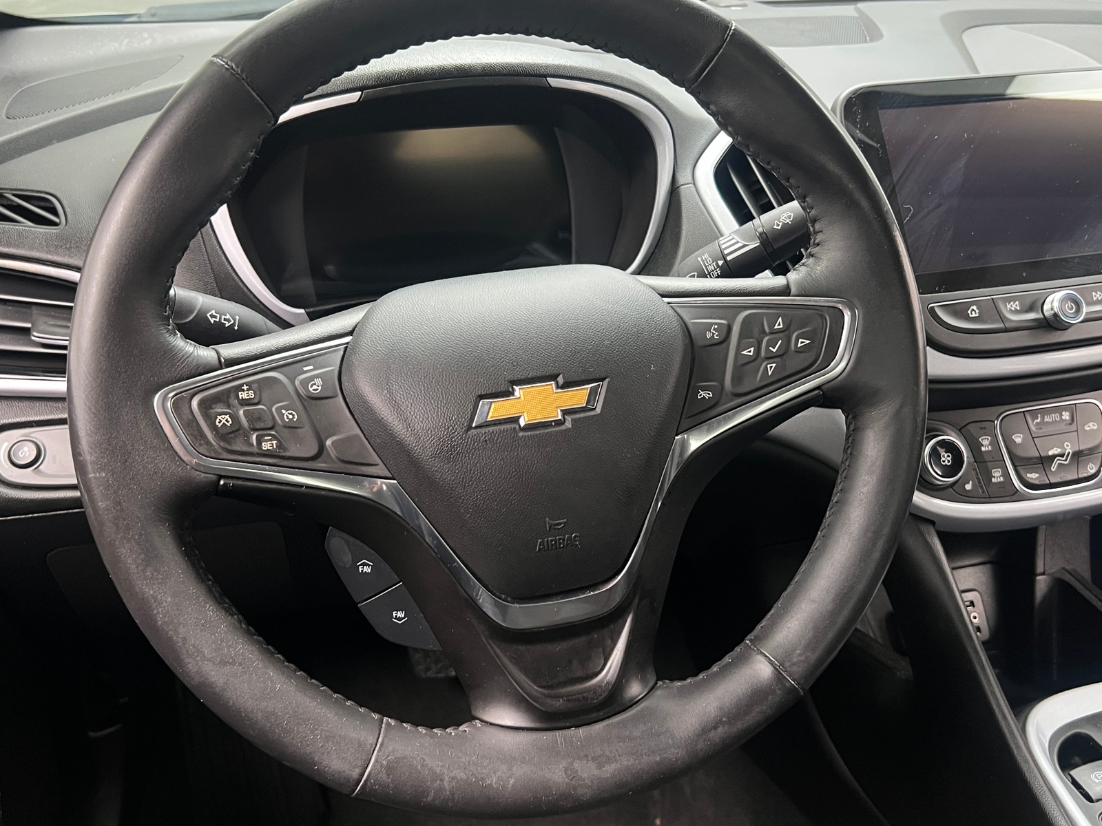 Thumbnail: 2017 Chevrolet Volt - 5