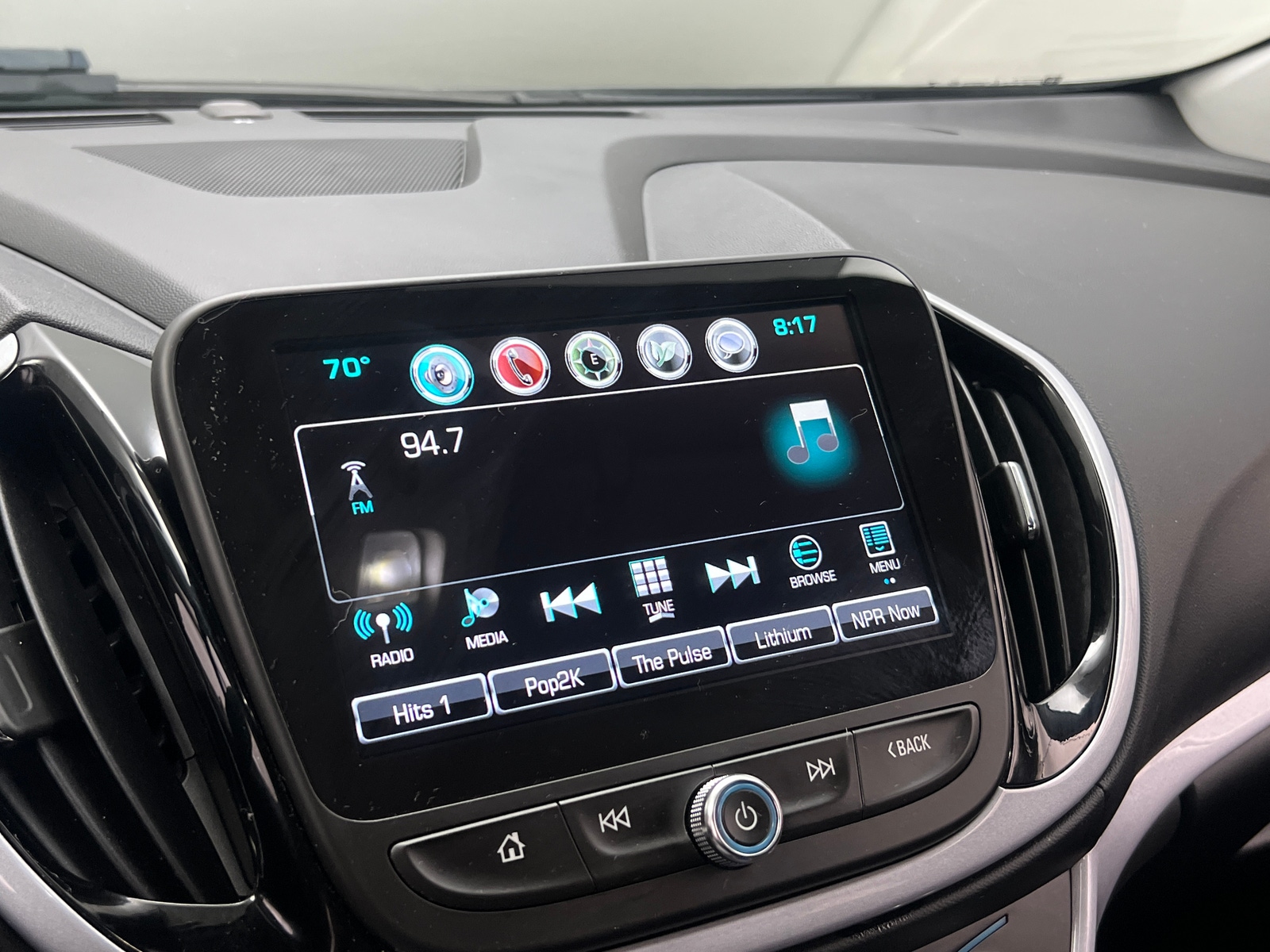 Thumbnail: 2017 Chevrolet Volt - 4