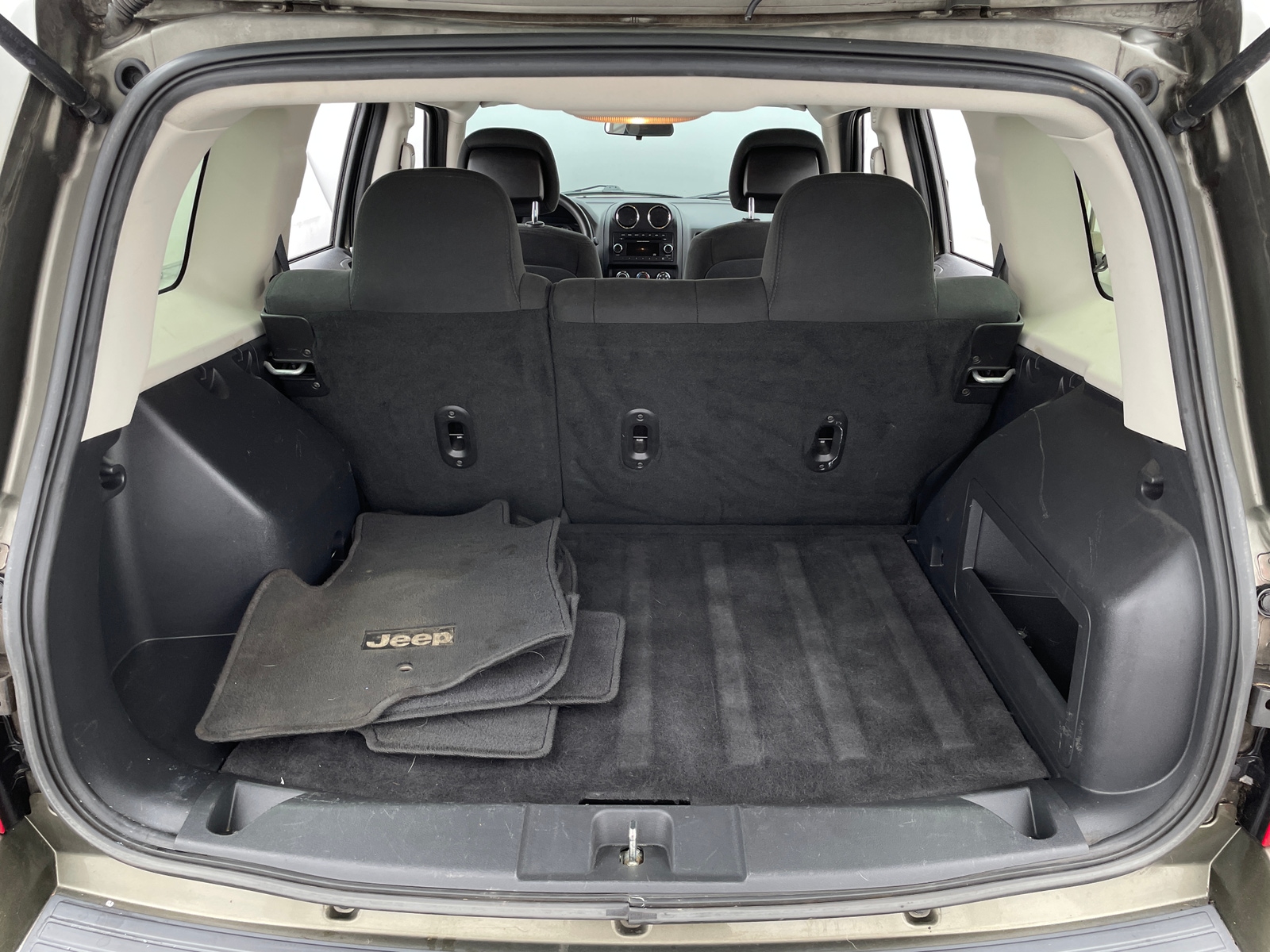 Thumbnail: 2015 Jeep Patriot - 7