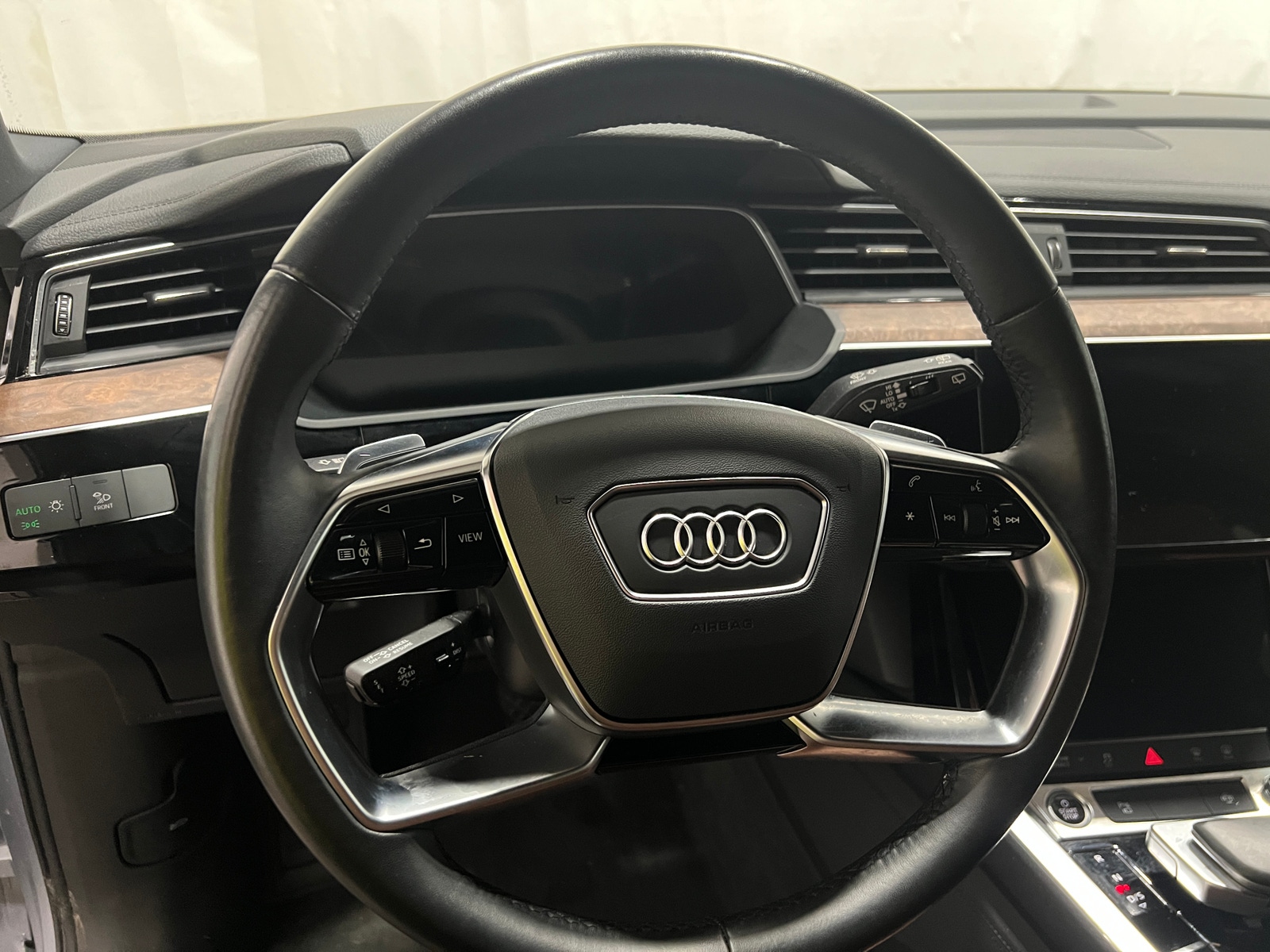 Thumbnail: 2022 Audi e-tron - 4