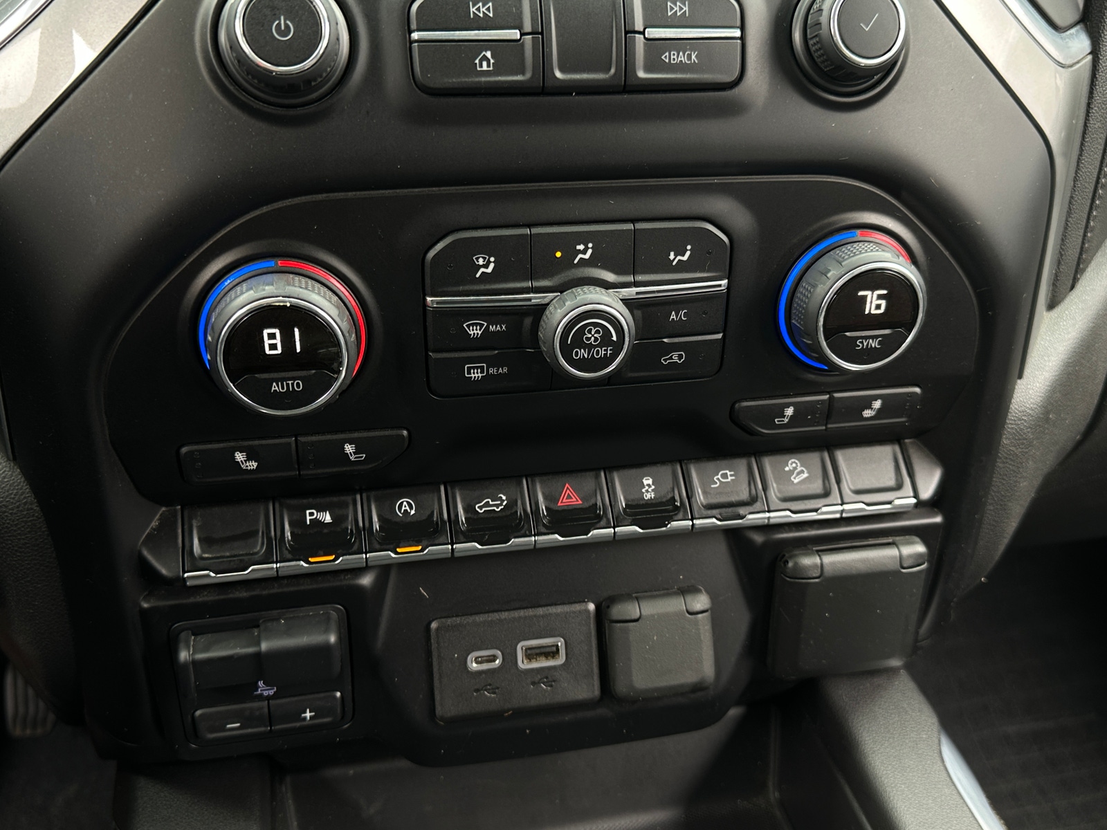 Thumbnail: 2019 Chevrolet Silverado 1500 - 3
