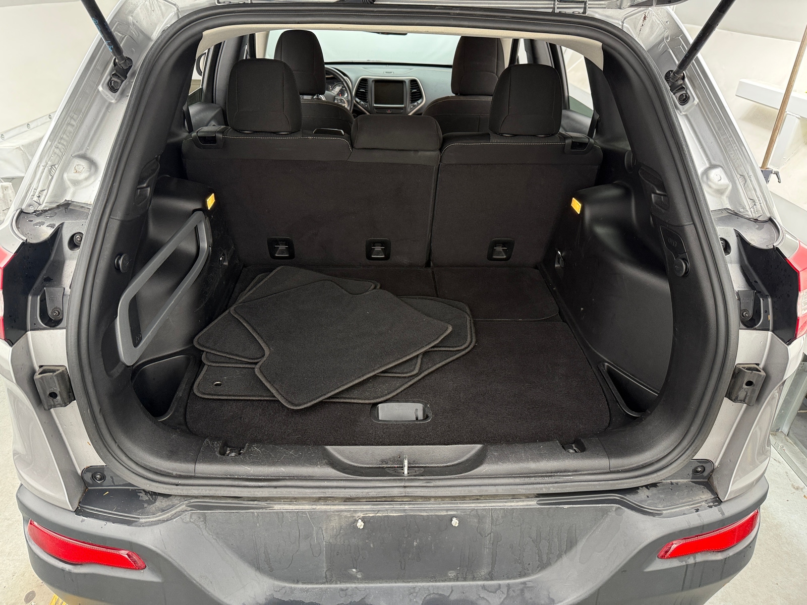 Thumbnail: 2016 Jeep Cherokee - 7