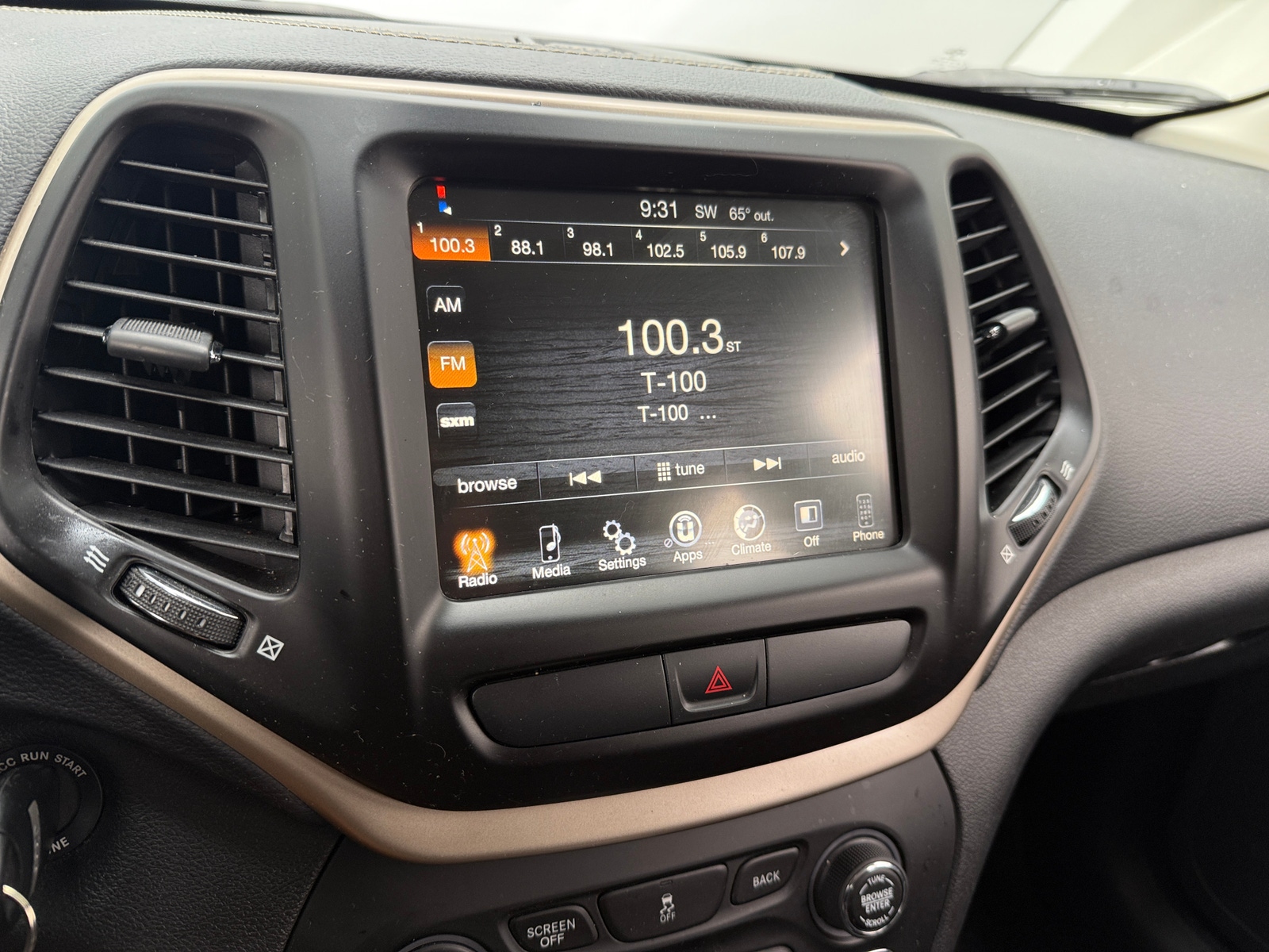 Thumbnail: 2016 Jeep Cherokee - 4