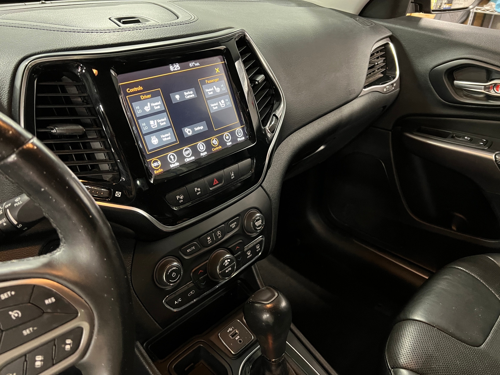 Thumbnail: 2019 Jeep Cherokee - 3