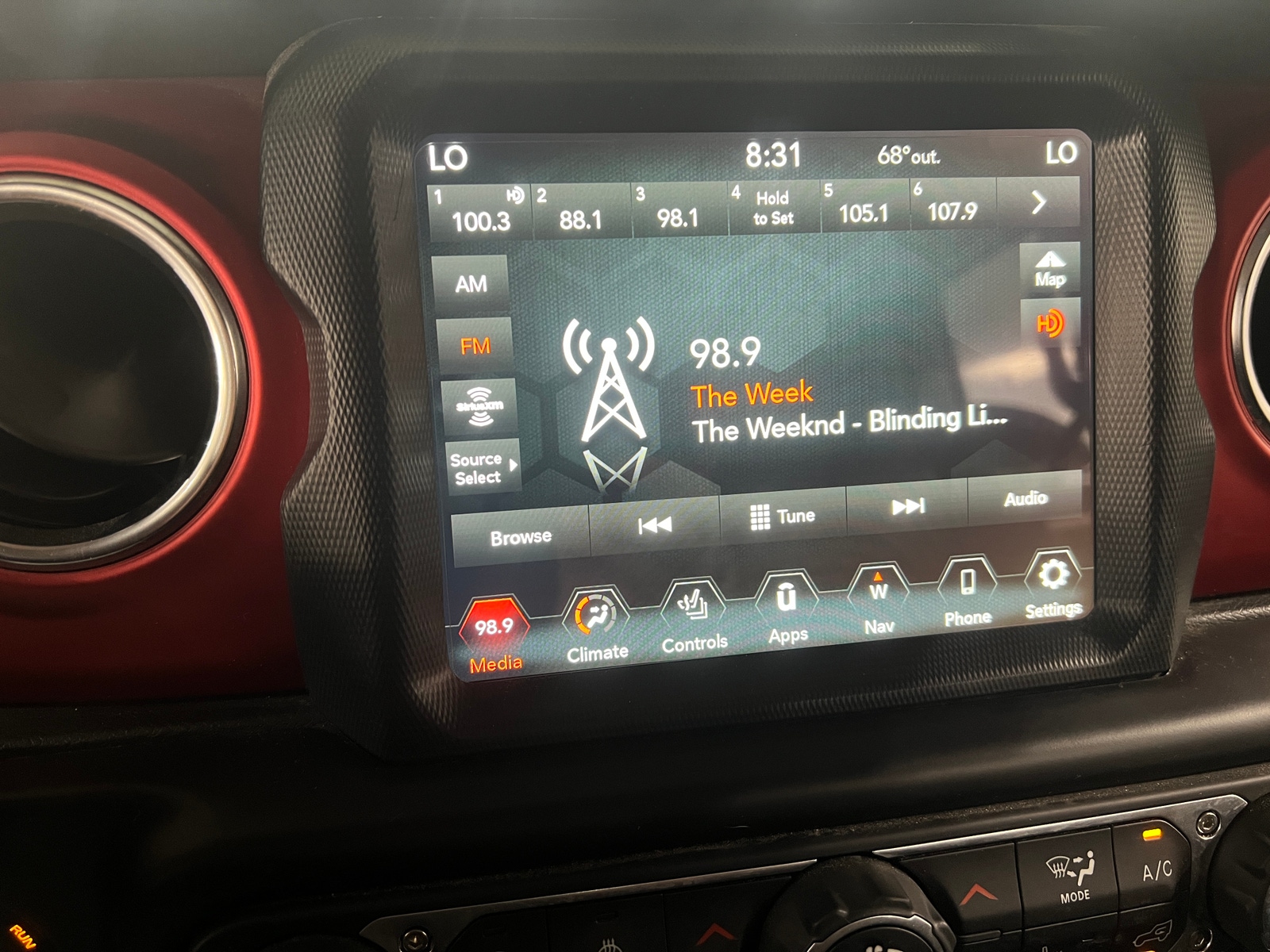 Thumbnail: 2021 Jeep Gladiator - 3