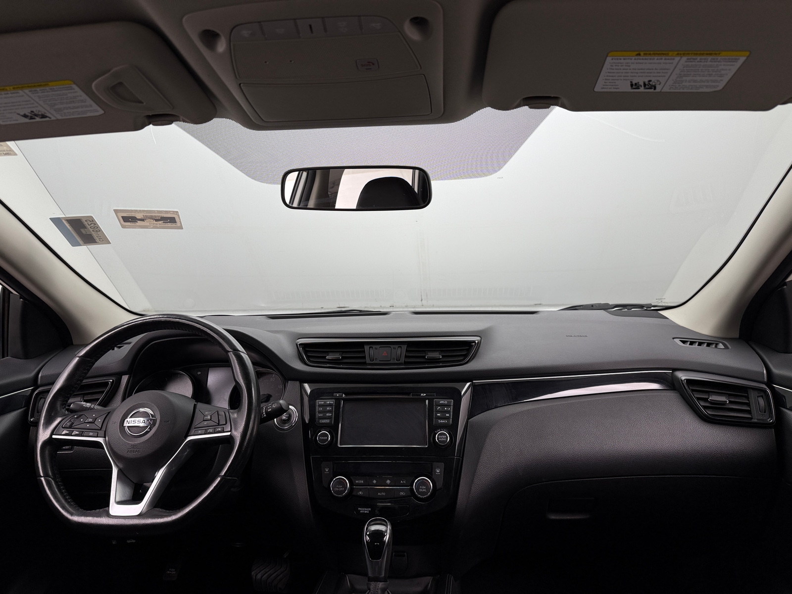 Thumbnail: 2017 Nissan Rogue Sport - 2