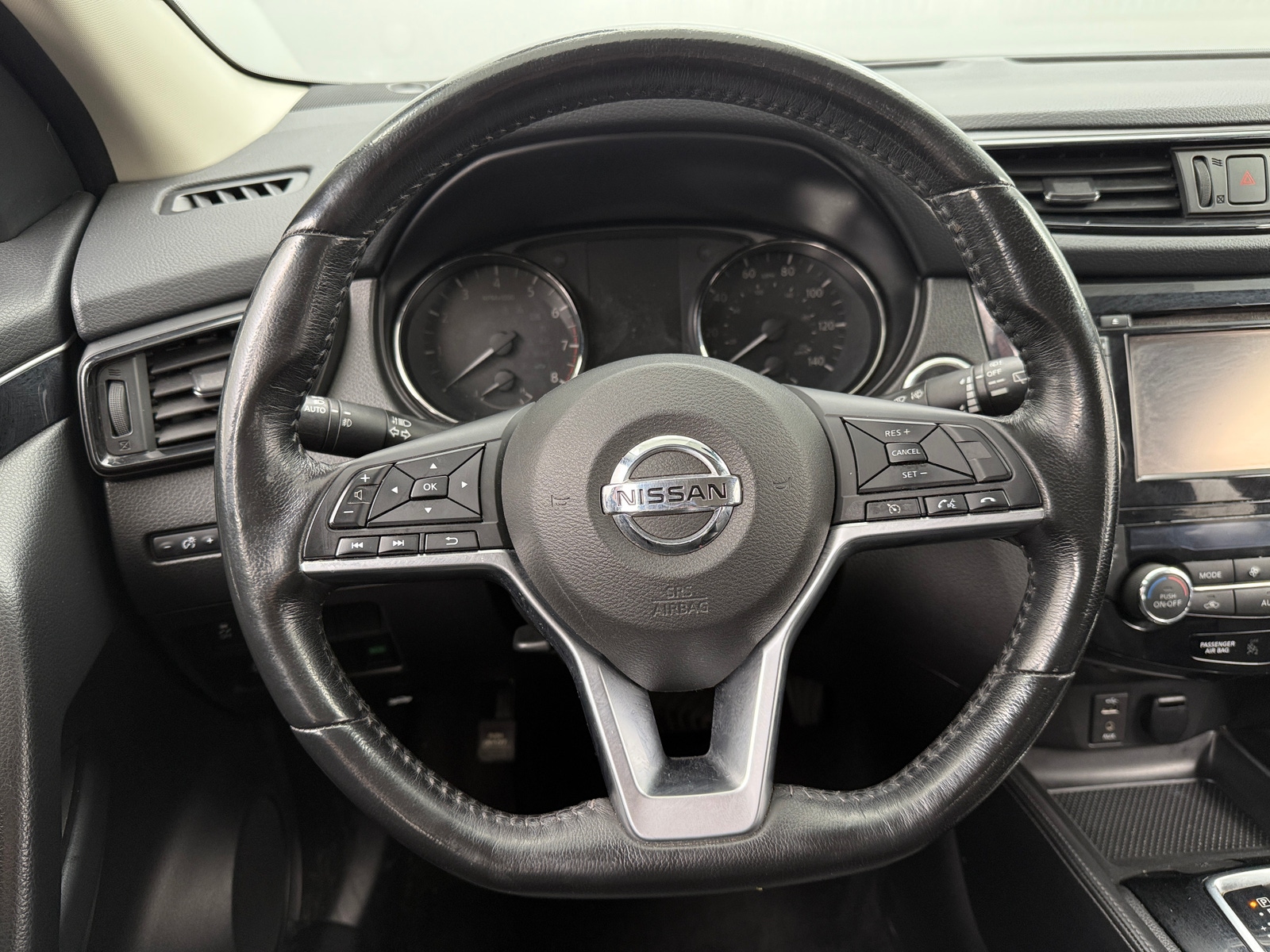 Thumbnail: 2017 Nissan Rogue Sport - 4