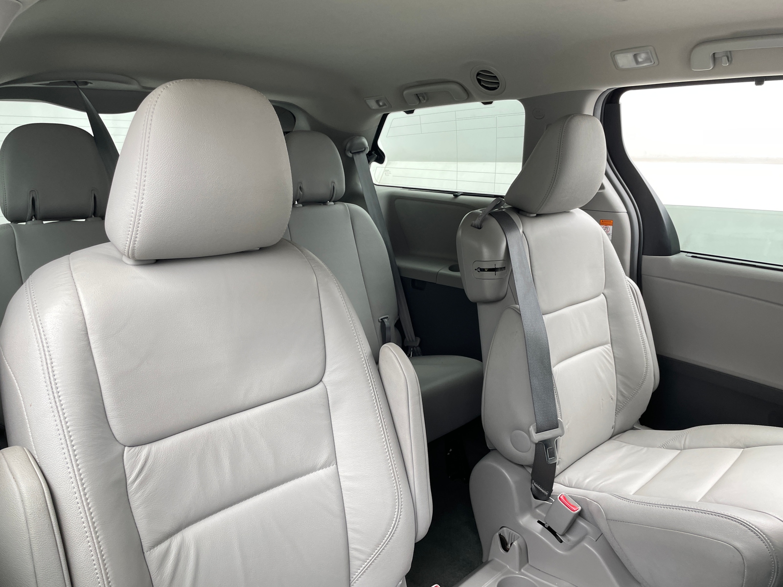 Thumbnail: 2016 Toyota Sienna - 5
