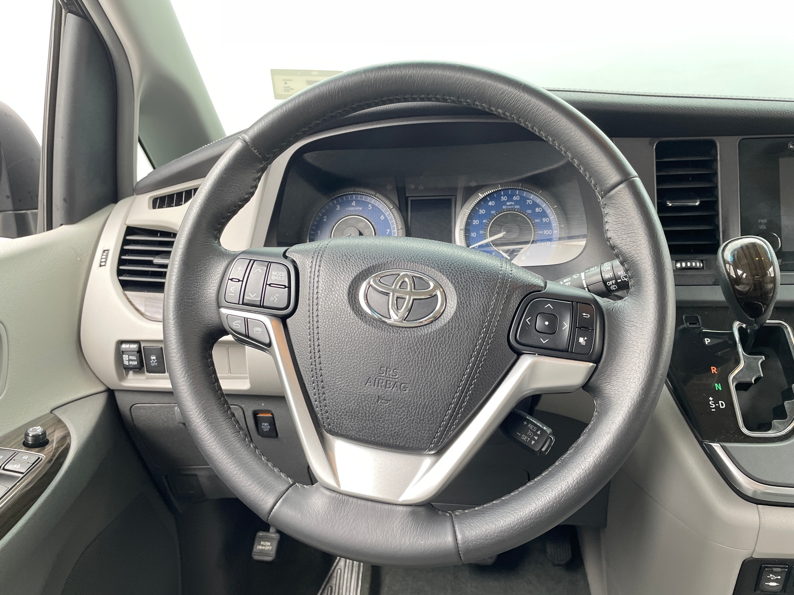 Thumbnail: 2016 Toyota Sienna - 4