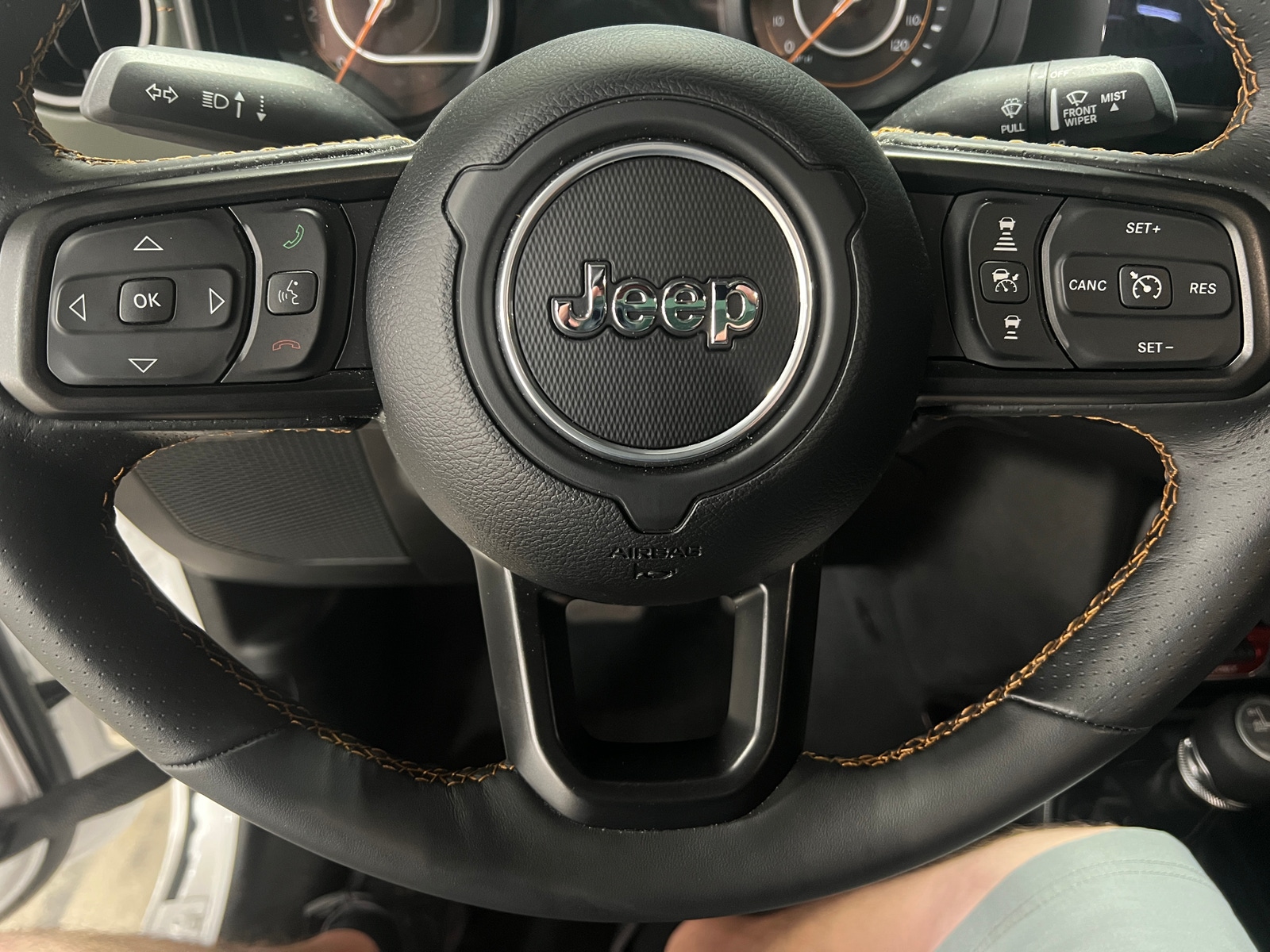 Thumbnail: 2024 Jeep Gladiator - 4
