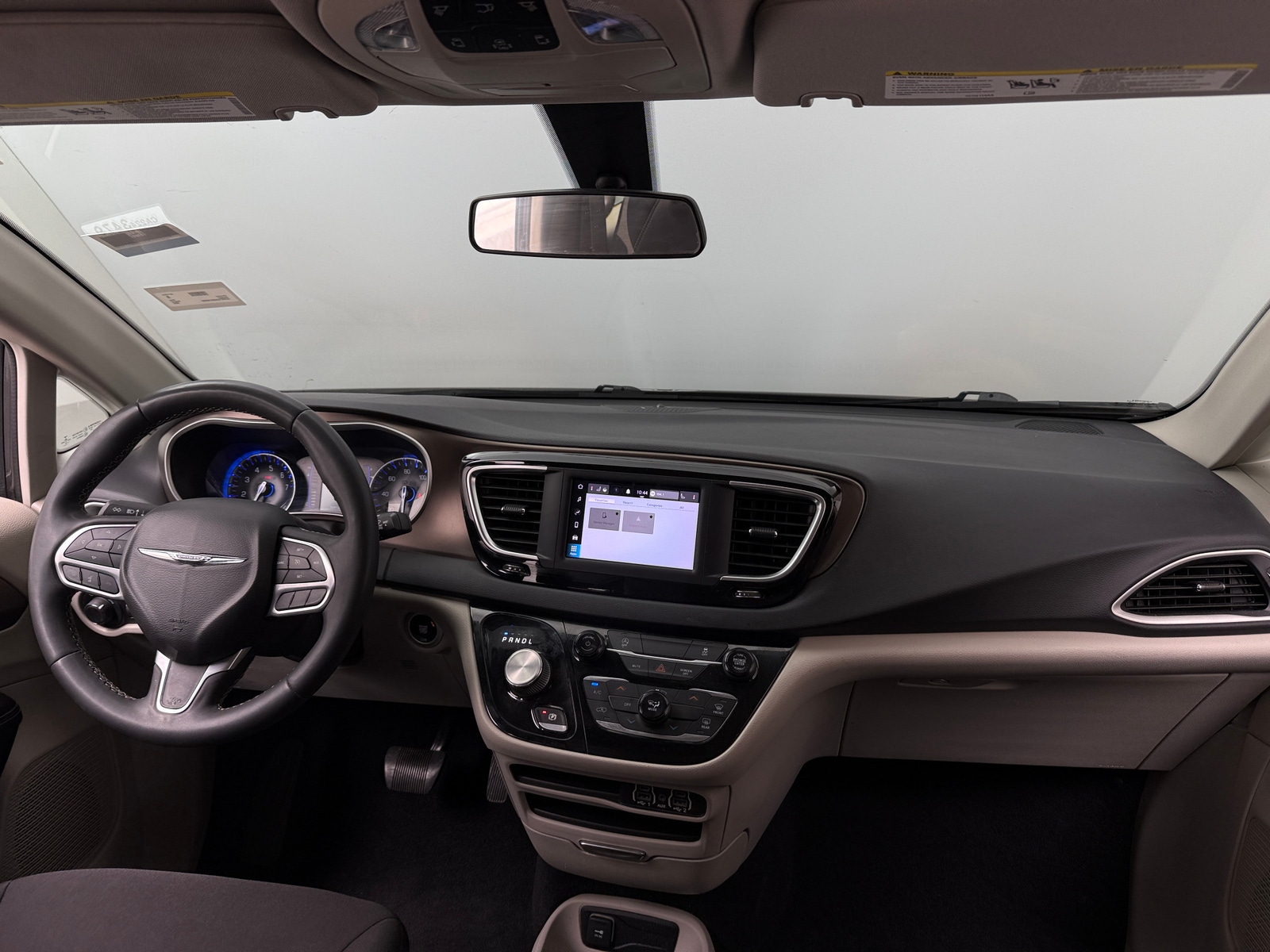 Thumbnail: 2022 Chrysler Voyager - 3