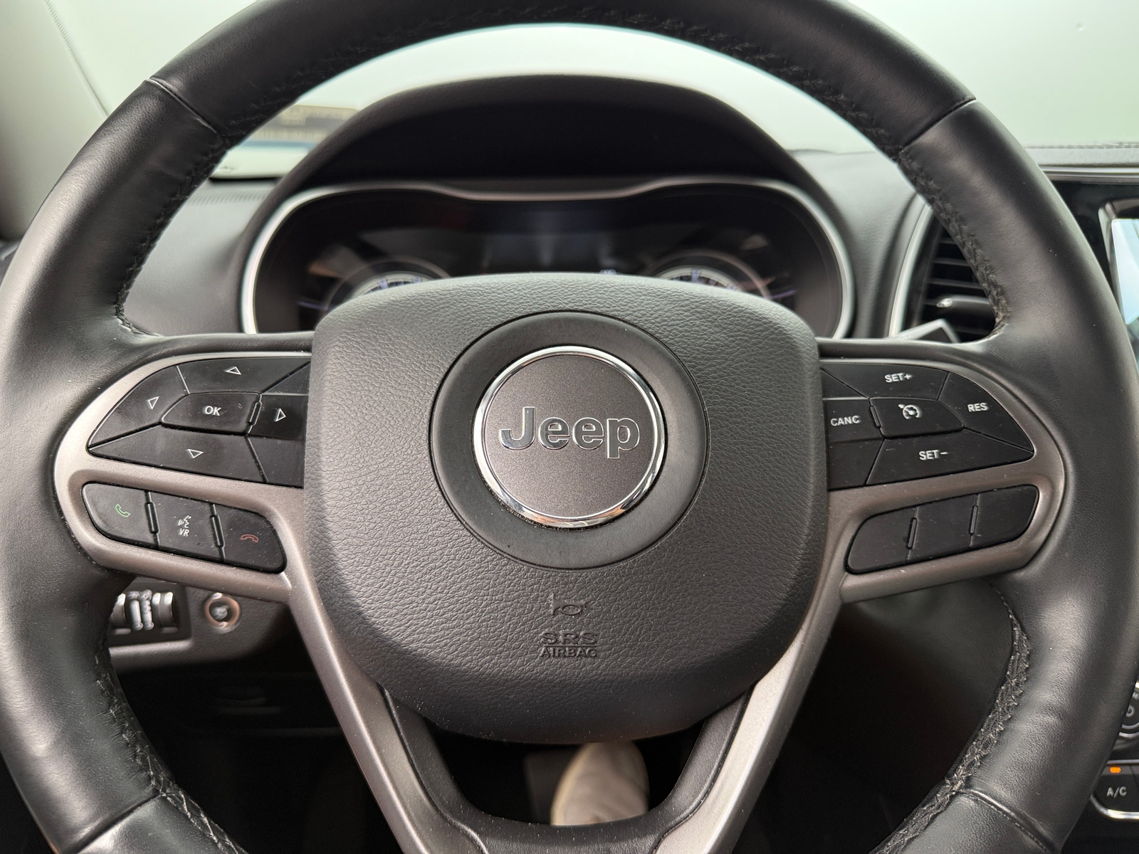 Thumbnail: 2019 Jeep Cherokee - 4
