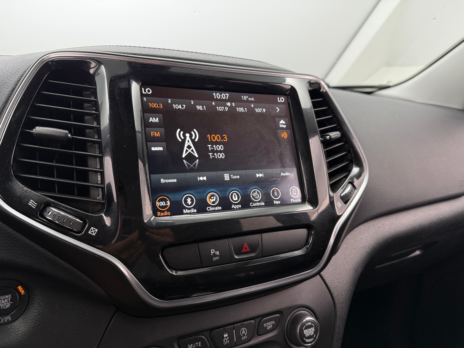 Thumbnail: 2019 Jeep Cherokee - 3