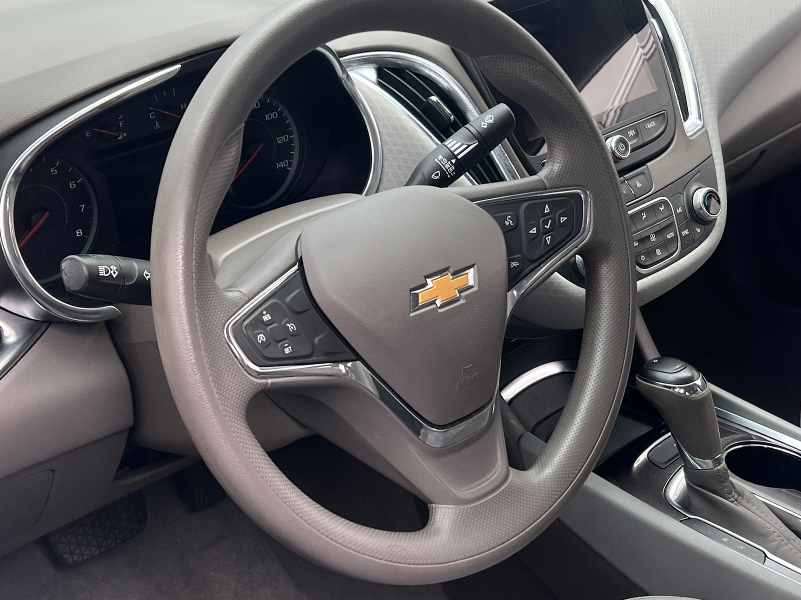 Thumbnail: 2020 Chevrolet Malibu - 5