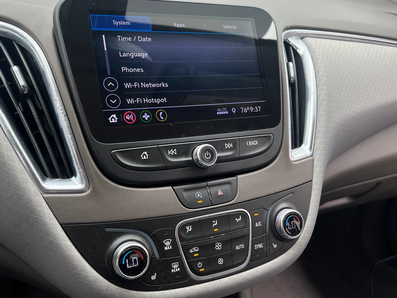 Thumbnail: 2020 Chevrolet Malibu - 4