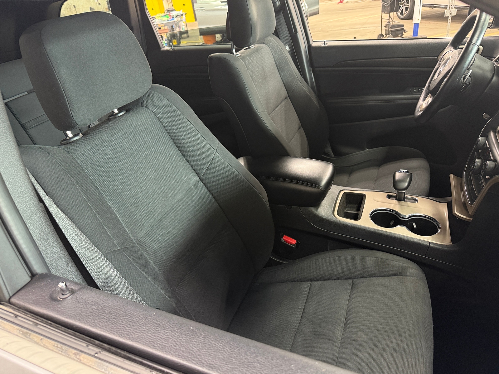 Thumbnail: 2015 Jeep Grand Cherokee - 2