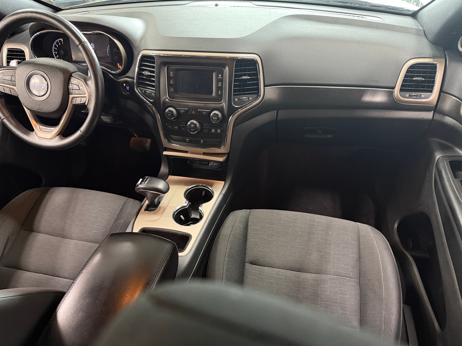 Thumbnail: 2015 Jeep Grand Cherokee - 3