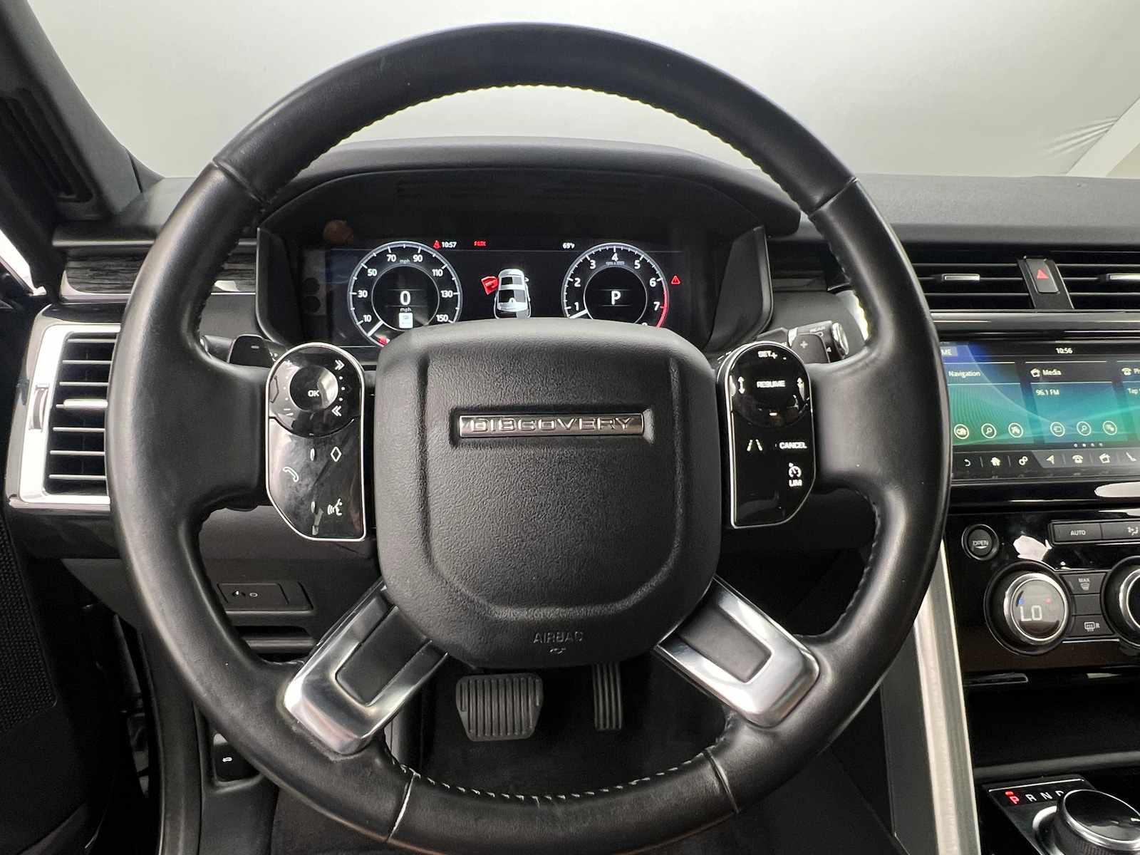 Thumbnail: 2019 Land Rover Discovery - 4