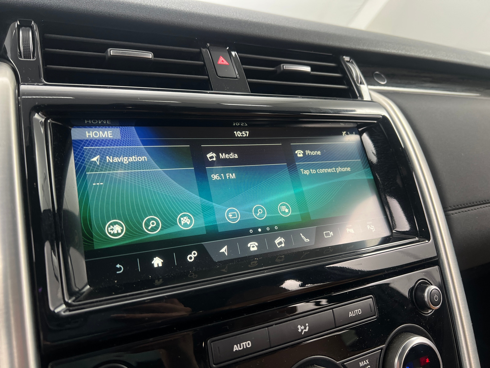 Thumbnail: 2019 Land Rover Discovery - 3