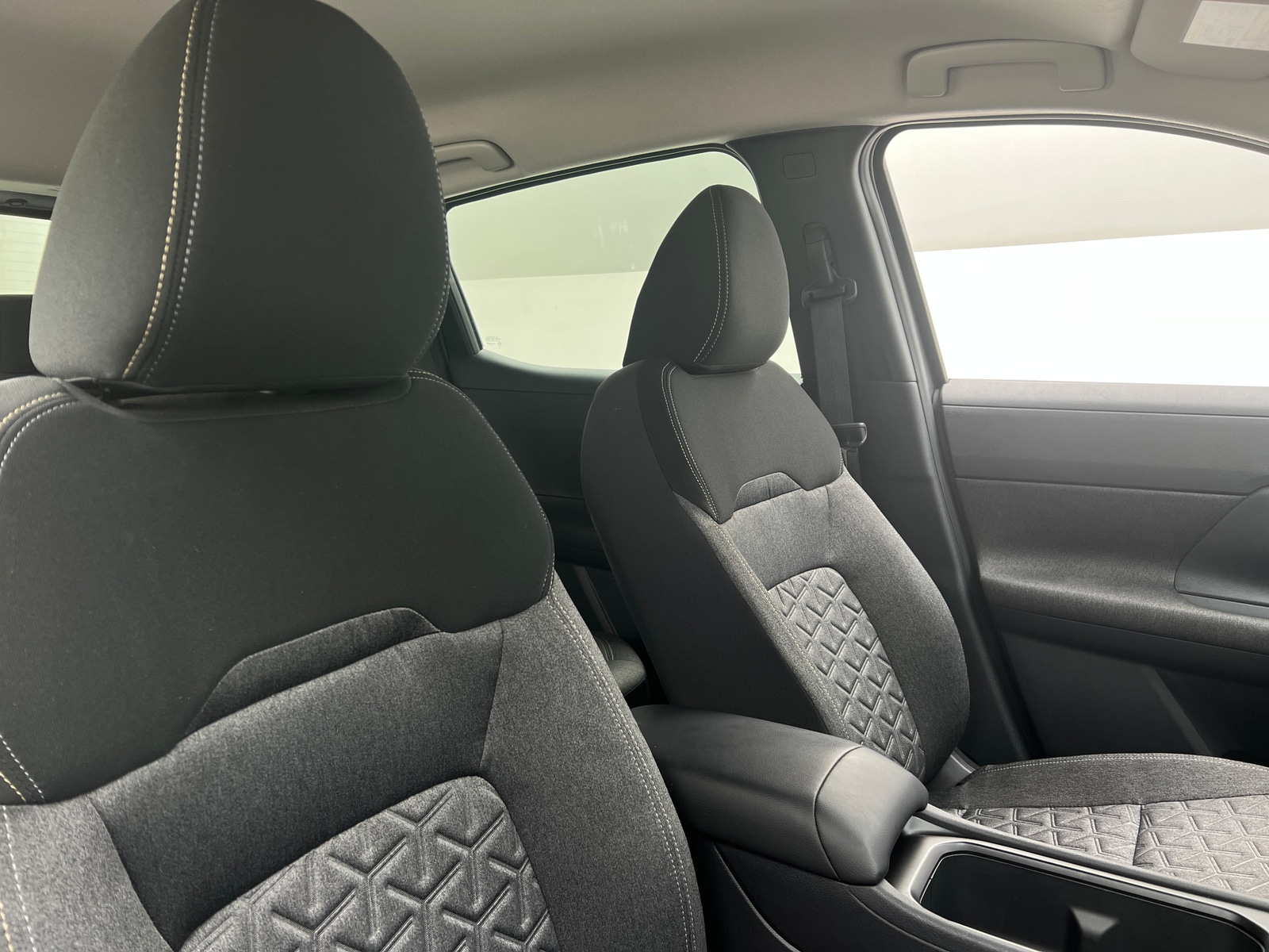 Thumbnail: 2025 Nissan Kicks - 2