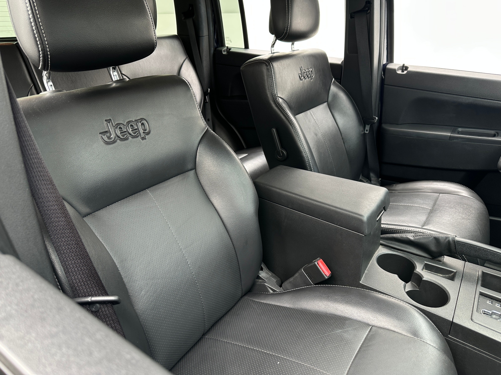 Thumbnail: 2012 Jeep Liberty - 2
