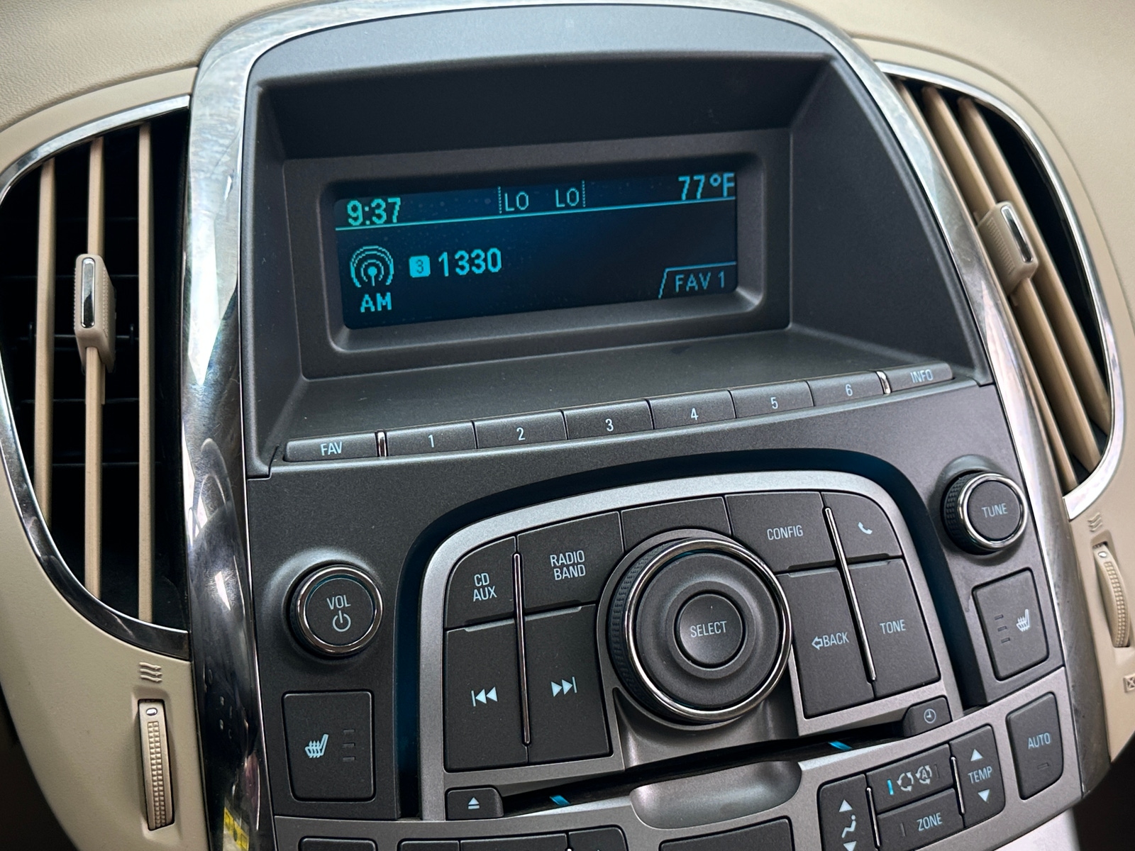 Thumbnail: 2010 Buick LaCrosse - 3