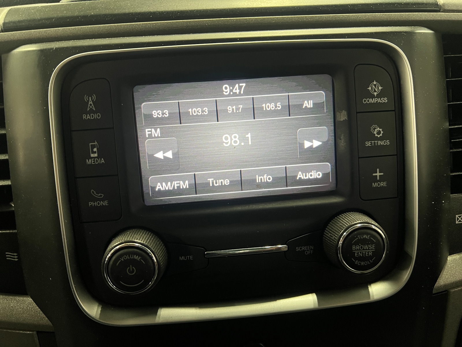 Thumbnail: 2021 RAM 1500 Classic - 3