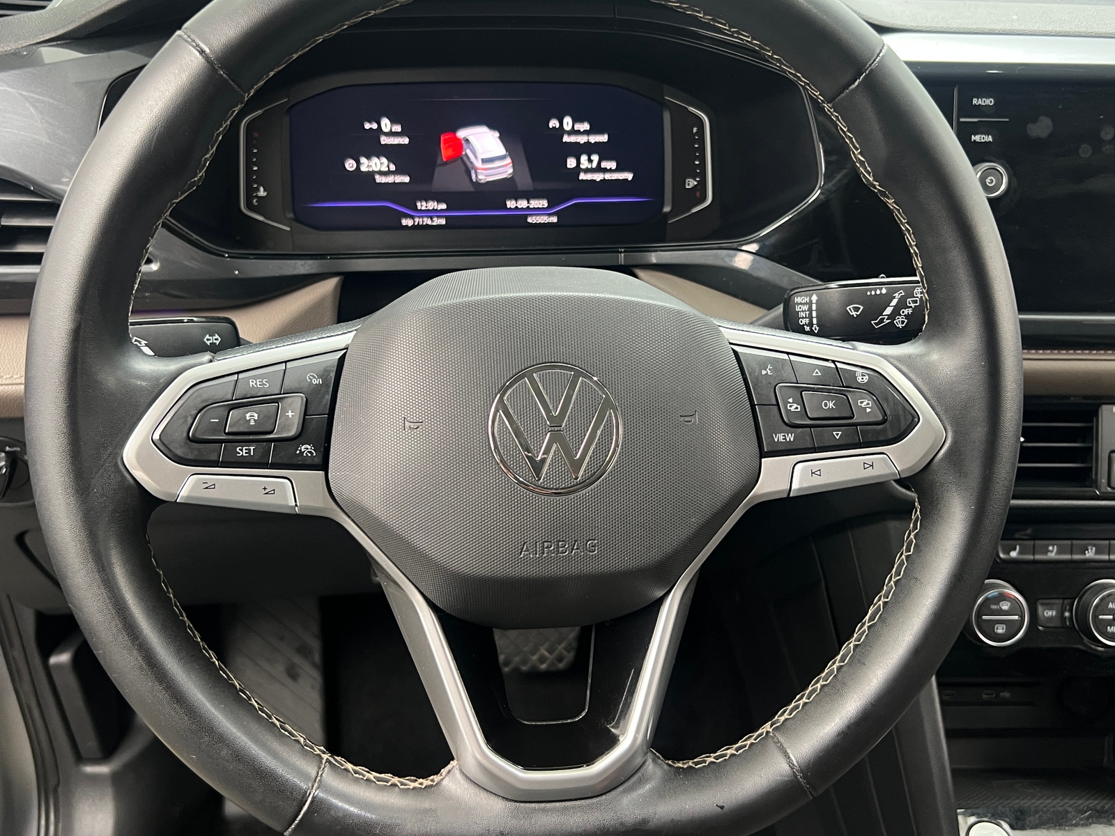 Thumbnail: 2022 Volkswagen Taos - 4