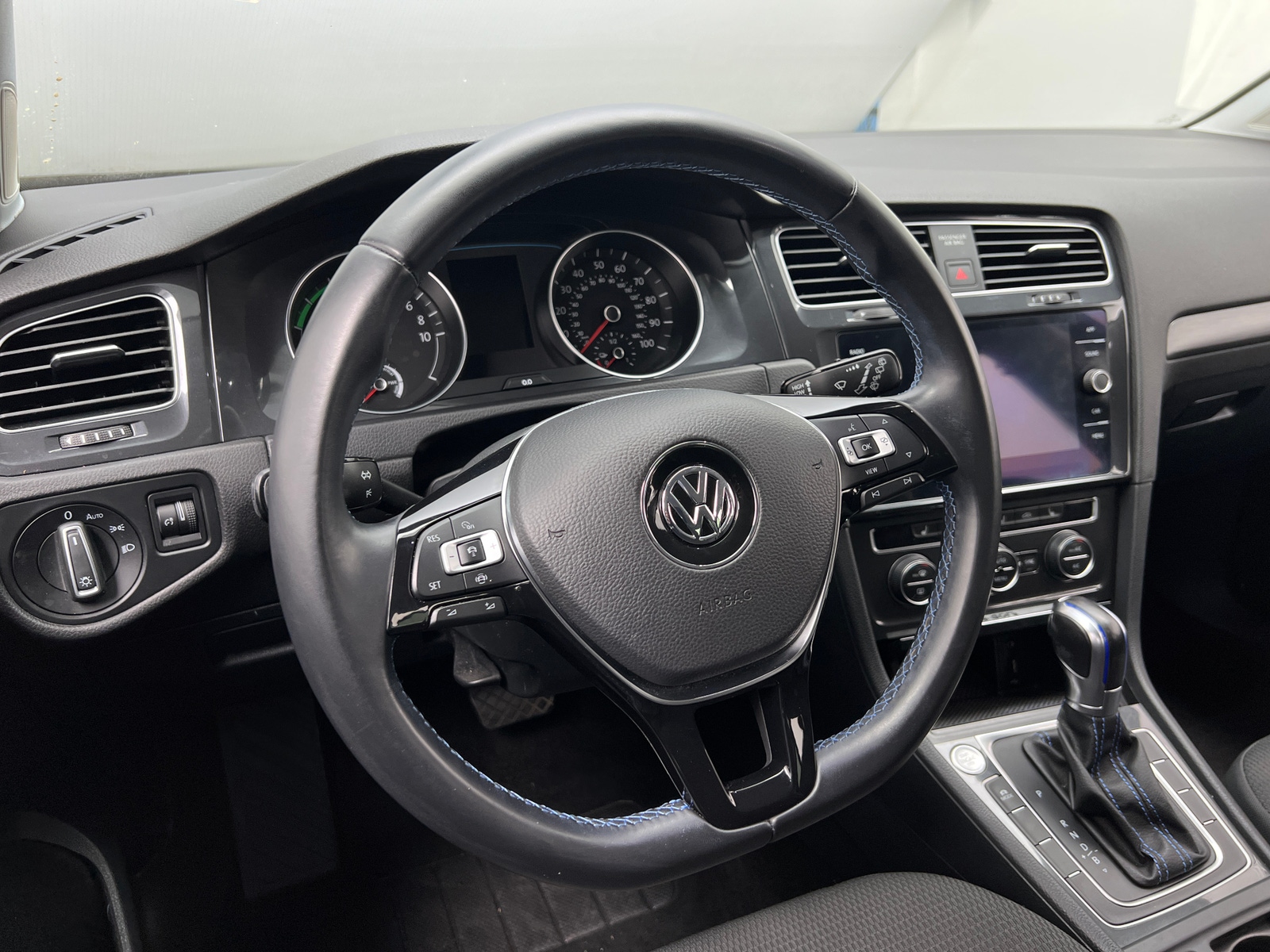 Thumbnail: 2019 Volkswagen e-Golf - 5