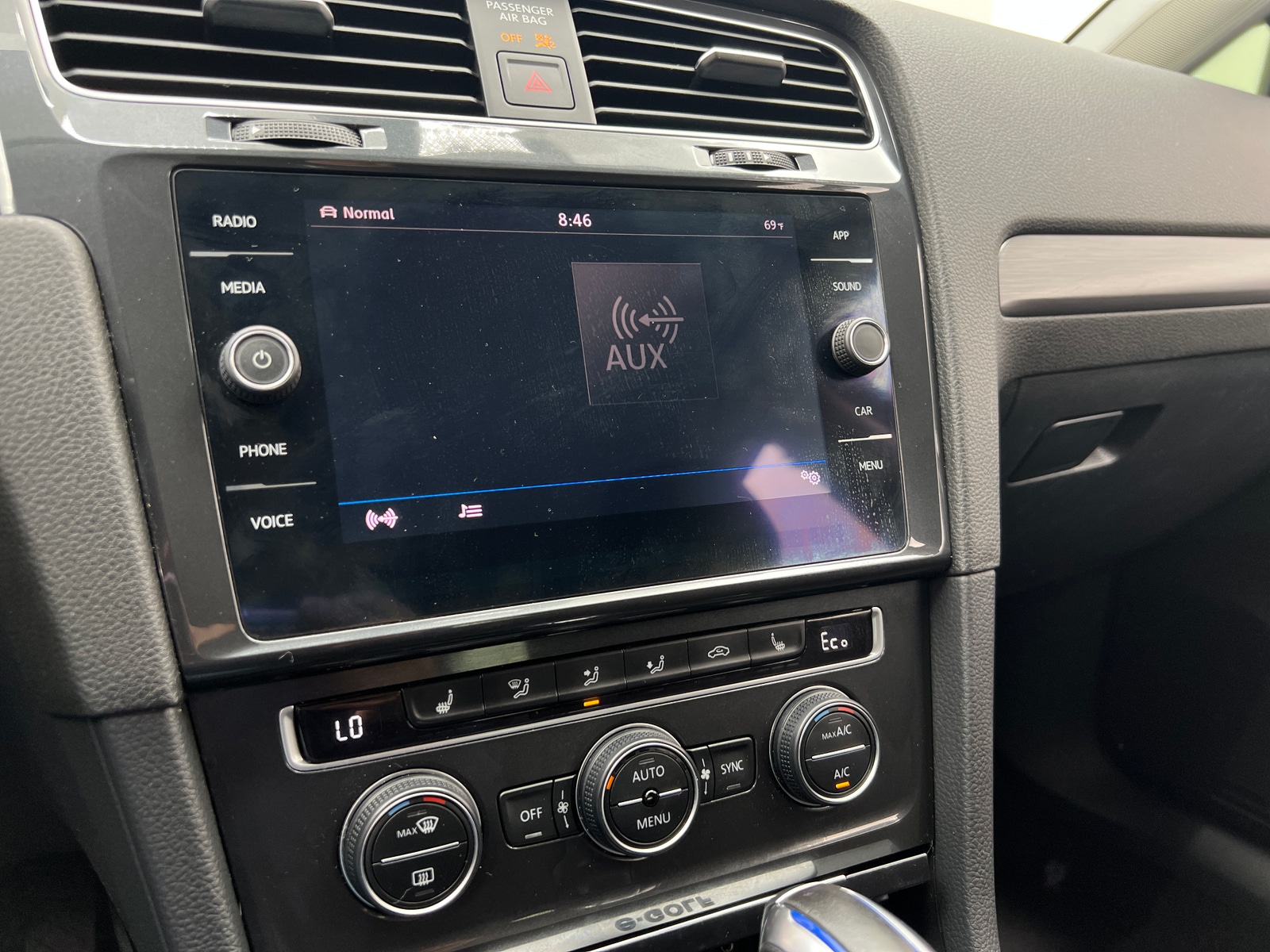 Thumbnail: 2019 Volkswagen e-Golf - 4