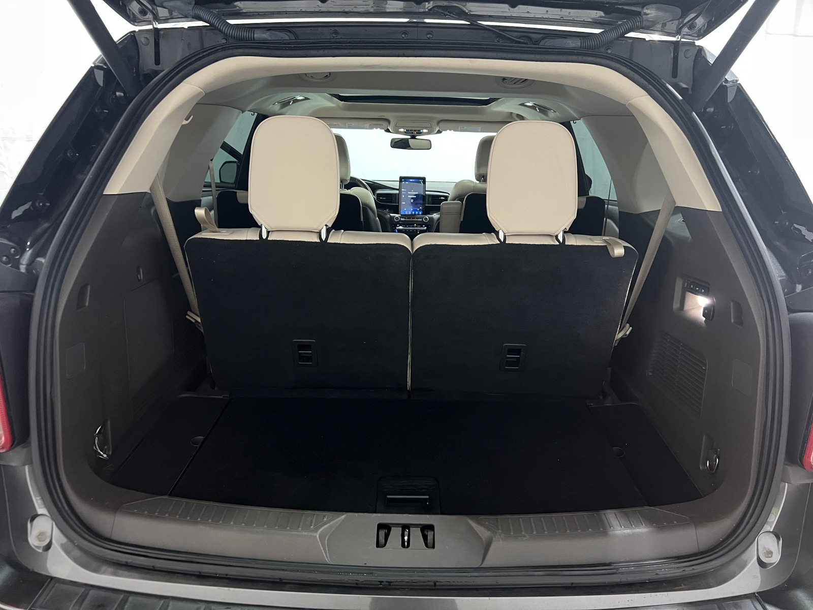 Thumbnail: 2020 Ford Explorer - 6