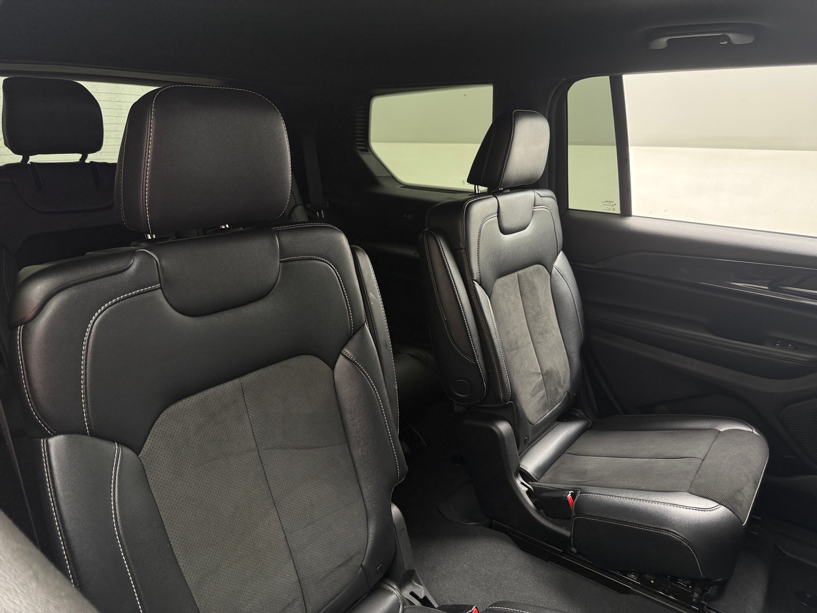 Thumbnail: 2023 Jeep Grand Cherokee L - 5