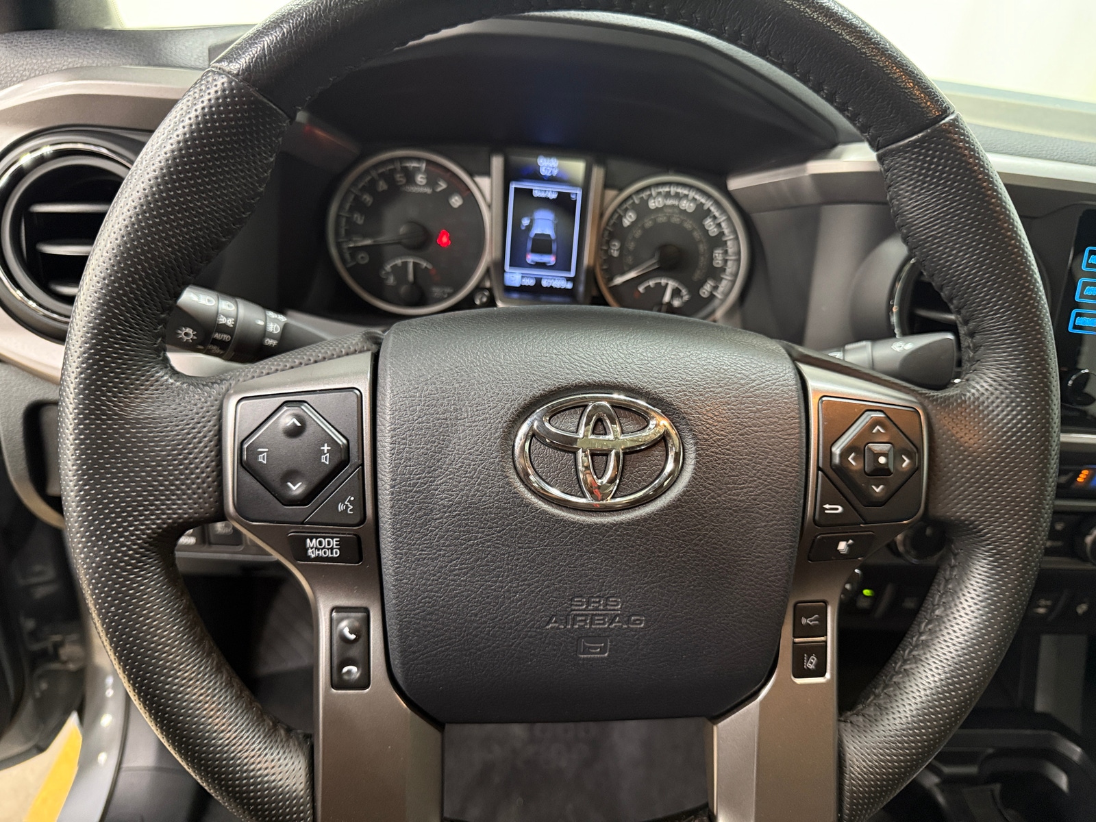 Thumbnail: 2019 Toyota Tacoma - 4