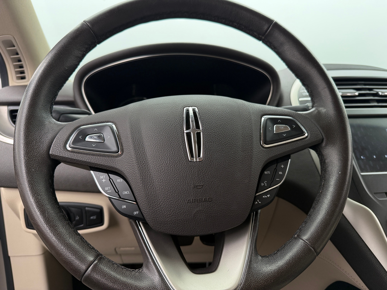 Thumbnail: 2017 Lincoln MKC - 4