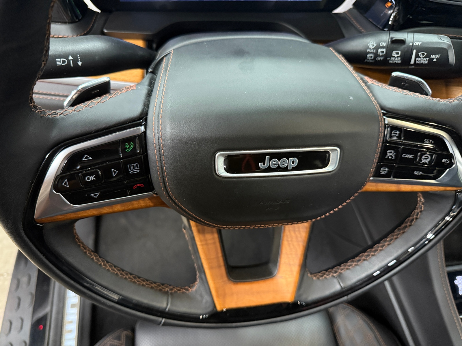 Thumbnail: 2022 Jeep Grand Cherokee L - 4